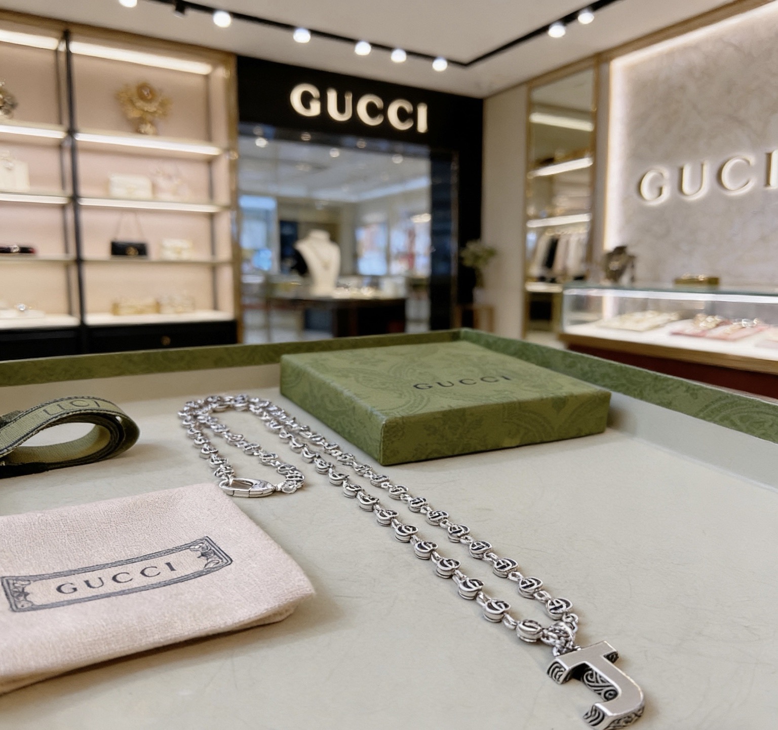 Gucci 不爆不发 古驰官网新款同步更新 抖音带货 首选 𝐆𝐮𝐜𝐜𝐢古驰项链最新款链条档次更高 Anger Forest系列双g古驰项链字母定制项链
