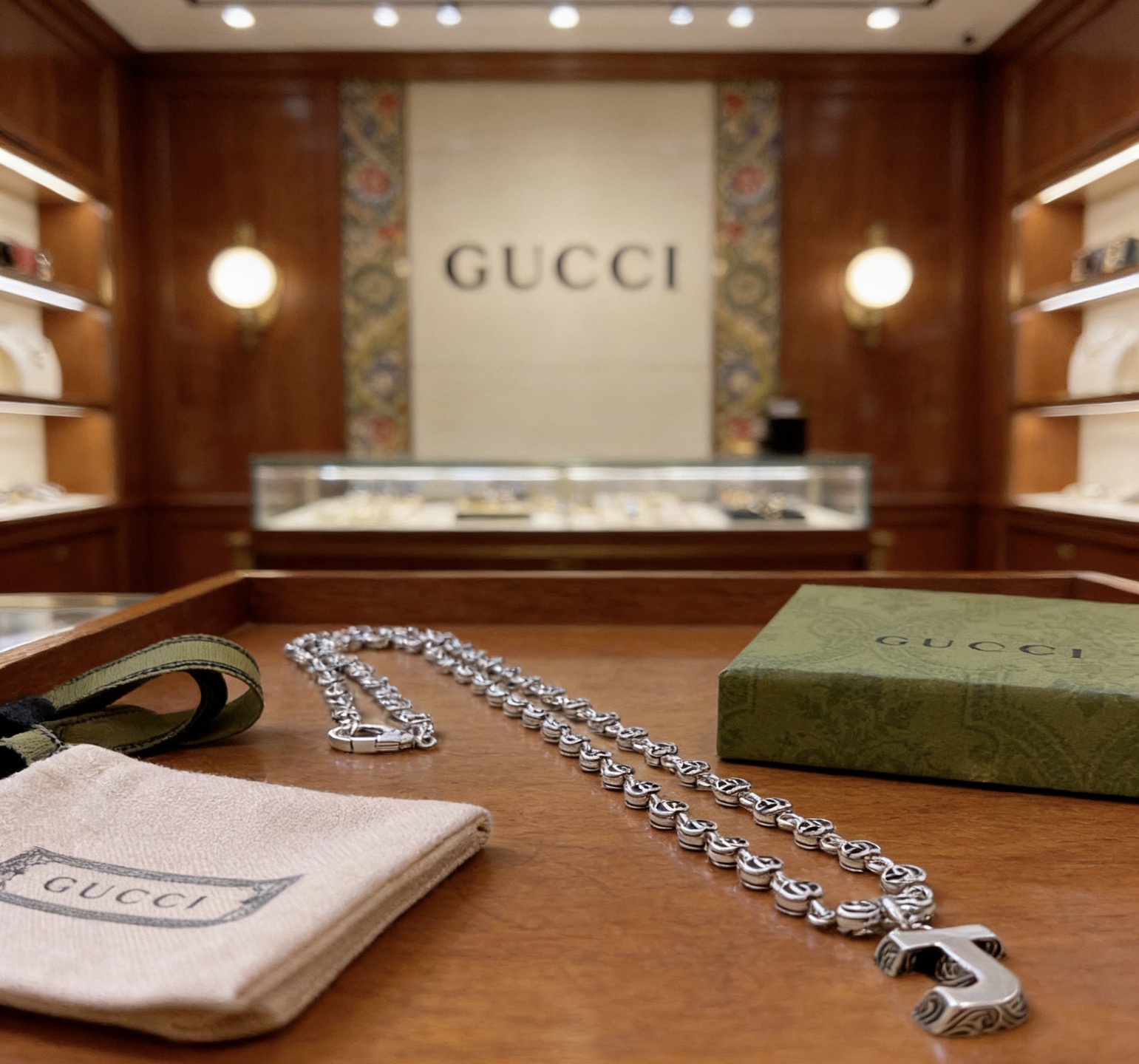Gucci 不爆不发 古驰官网新款同步更新 抖音带货 首选 𝐆𝐮𝐜𝐜𝐢古驰项链最新款链条档次更高 Anger Forest系列双g古驰项链字母定制项链