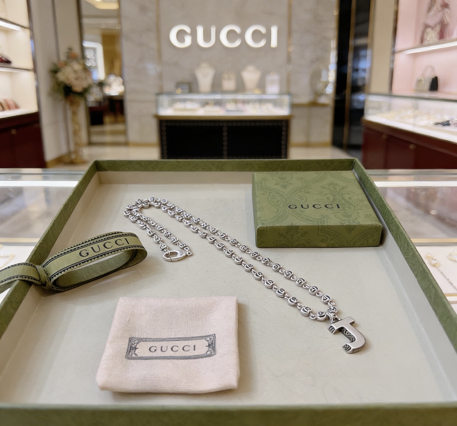 Gucci 不爆不发 古驰官网新款同步更新 抖音带货 首选 𝐆𝐮𝐜𝐜𝐢古驰项链最新款链条档次更高 Anger Forest系列双g古驰项链字母定制项链