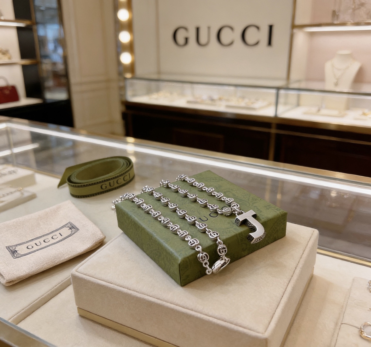 Gucci 不爆不发 古驰官网新款同步更新 抖音带货 首选 𝐆𝐮𝐜𝐜𝐢古驰项链最新款链条档次更高 Anger Forest系列双g古驰项链字母定制项链