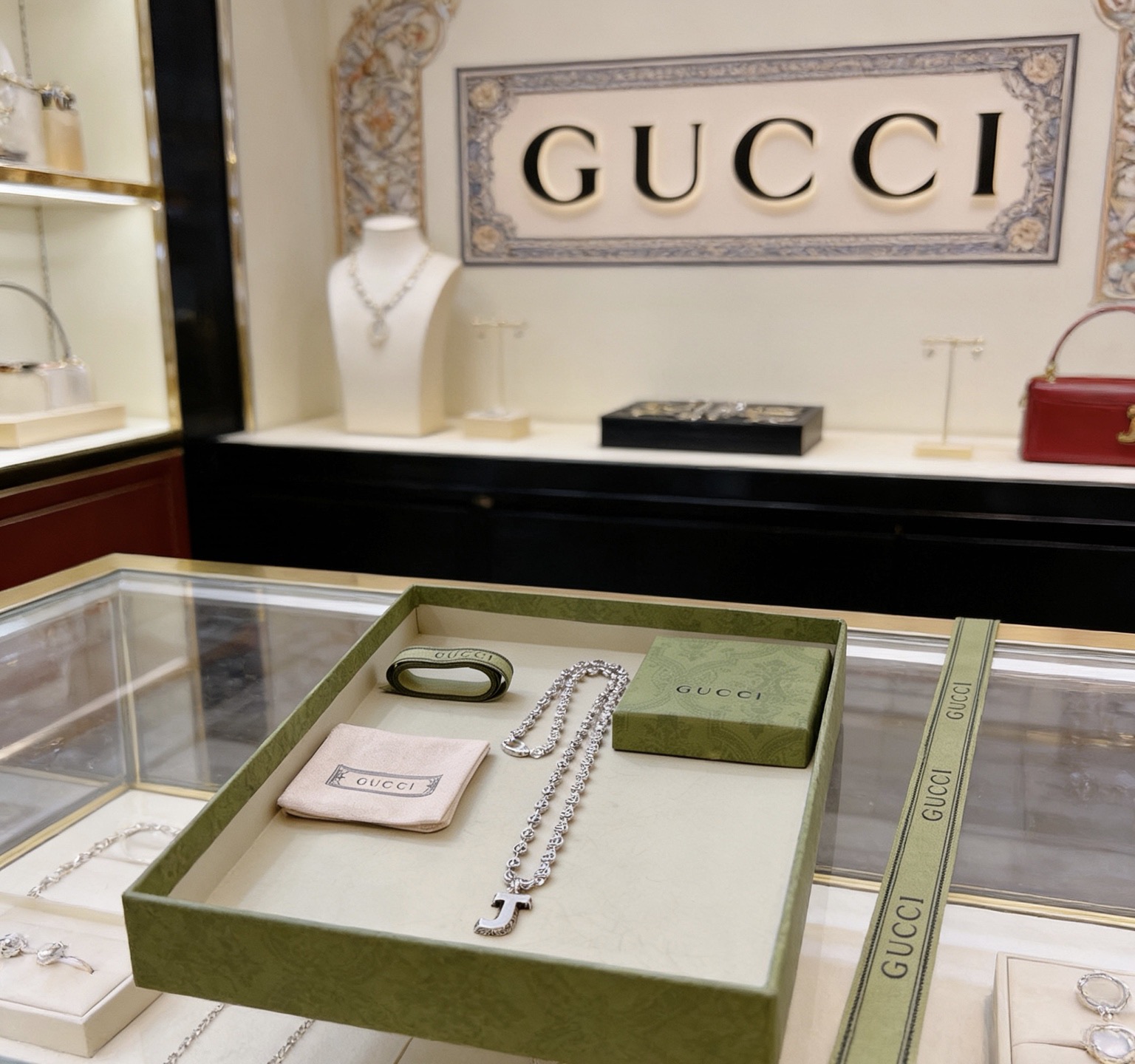 Gucci 不爆不发 古驰官网新款同步更新 抖音带货 首选 𝐆𝐮𝐜𝐜𝐢古驰项链最新款链条档次更高 Anger Forest系列双g古驰项链字母定制项链