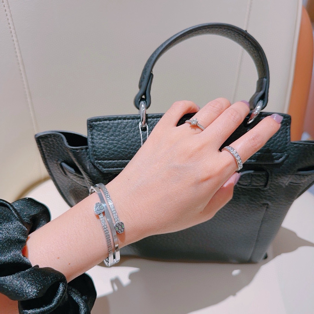 Bvlgari 宝格丽手镯Serpenti Viper系列间蛇骨手镯