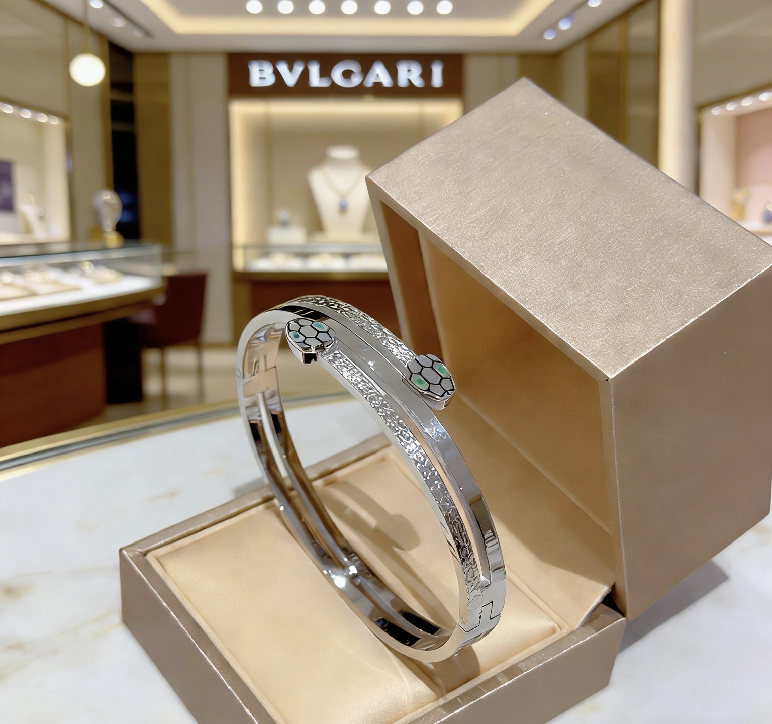 Bvlgari 宝格丽手镯Serpenti Viper系列间蛇骨手镯
