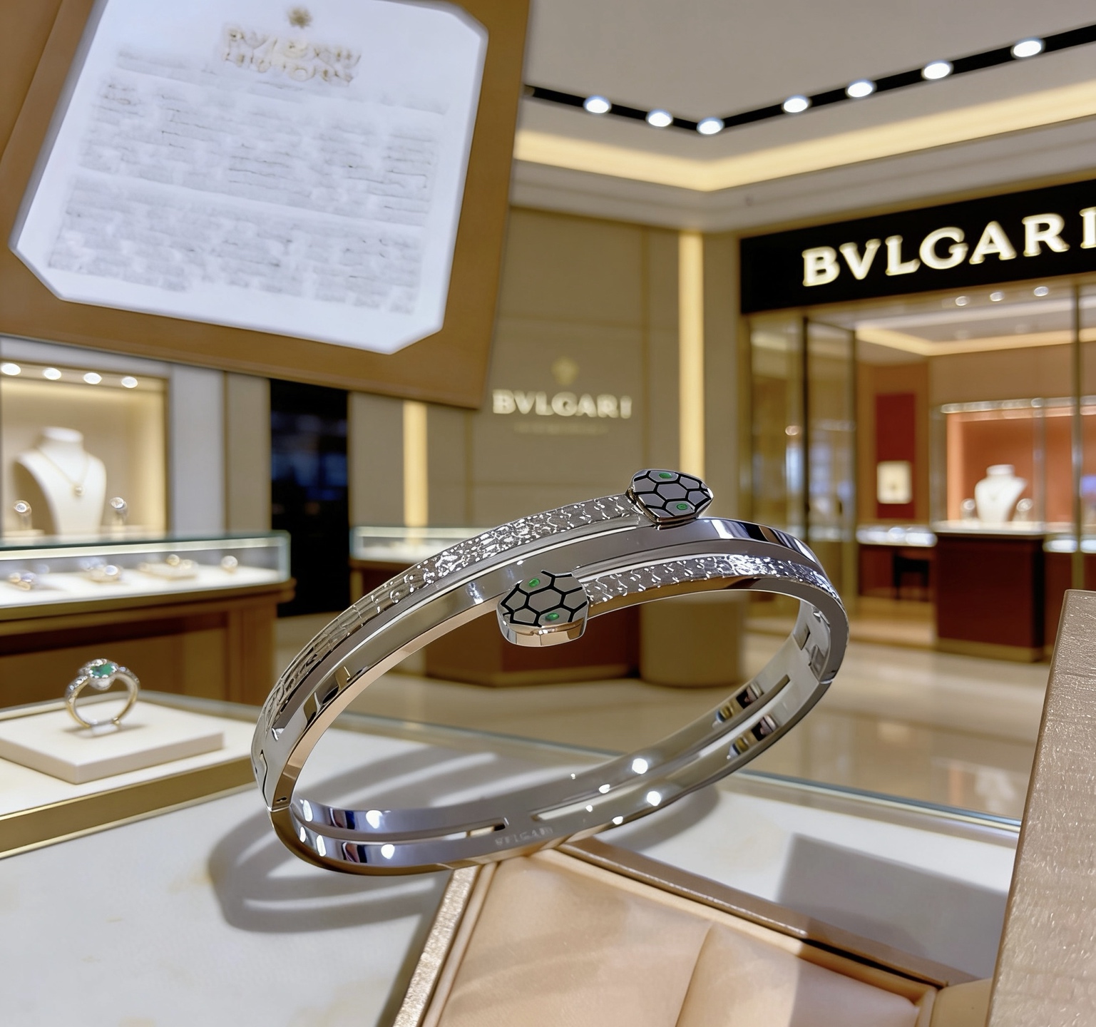 Bvlgari 宝格丽手镯Serpenti Viper系列间蛇骨手镯