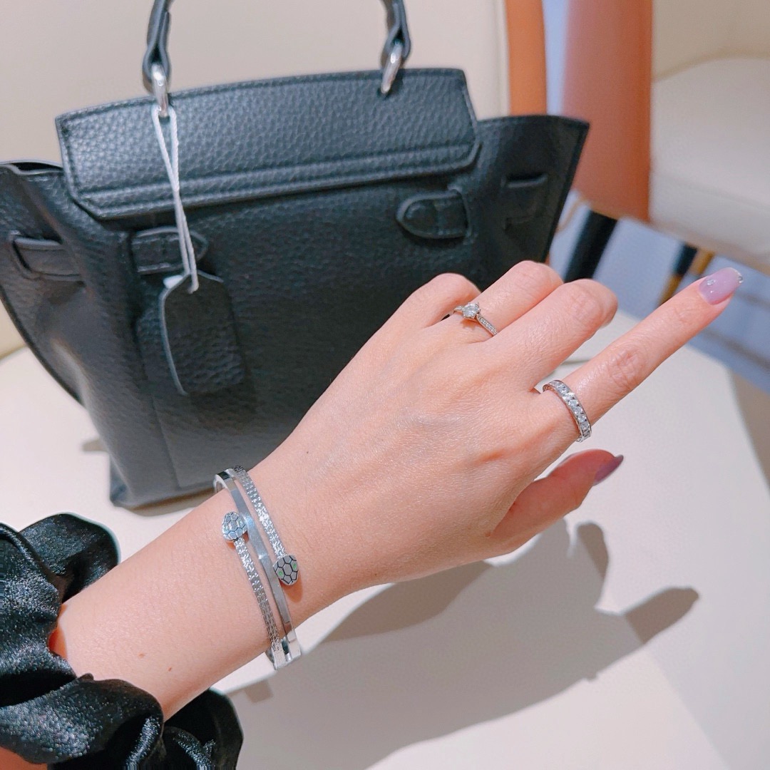 Bvlgari 宝格丽手镯Serpenti Viper系列间蛇骨手镯