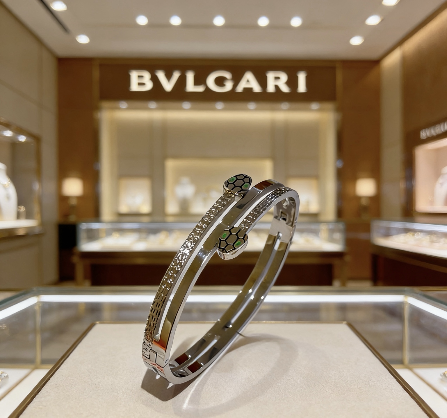 Bvlgari 宝格丽手镯Serpenti Viper系列间蛇骨手镯