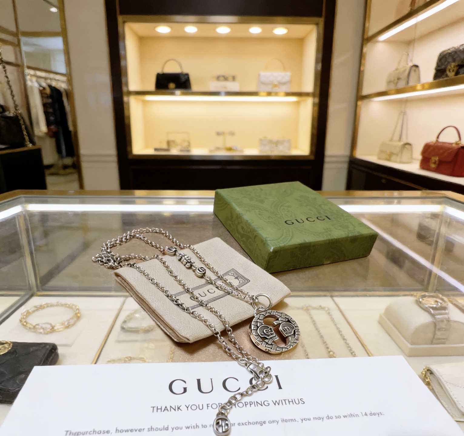 Gucci 新品发布 不爆不发 抖音带货小红书 首选 𝐆𝐮𝐜𝐜𝐢古驰手链最新款链条档次更高 Anger Forest系列双g设计理念 手链 让高档的衣服搭配更有气质 出去更有牌面和个性