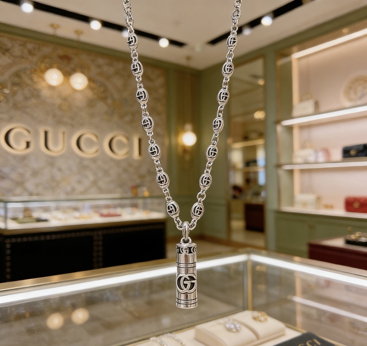 NO:763506,Batch New product launches are not popular until they are released. Douyin is the first choice for Internet celebrities to bring goods. The latest chain of Gucci necklaces is of higher quality. The same style as the Anger Forest series double G design concept retro necklace for celebrities. It makes high-end clothes more elegant and more brand-like and personalized when going out. The details are distressed. Non-market glossy version. This one has been released. The best-selling model in Gucci. Very easy to match, high-quality jewelry, gucci, necklace.19860909批  新品发布不爆不发 抖音带货网红首选 古驰项链最新款链条档次更高明星同款Anger Forest系列双g设计理念复古项链 让高档的衣服搭配更有气质 出去更有牌面和个性 细节对版做旧处理 非市面亮面版型 这款一直在出 古驰里面热卖款 非常好搭配,饰品精品,gucci,necklace,Jewelry