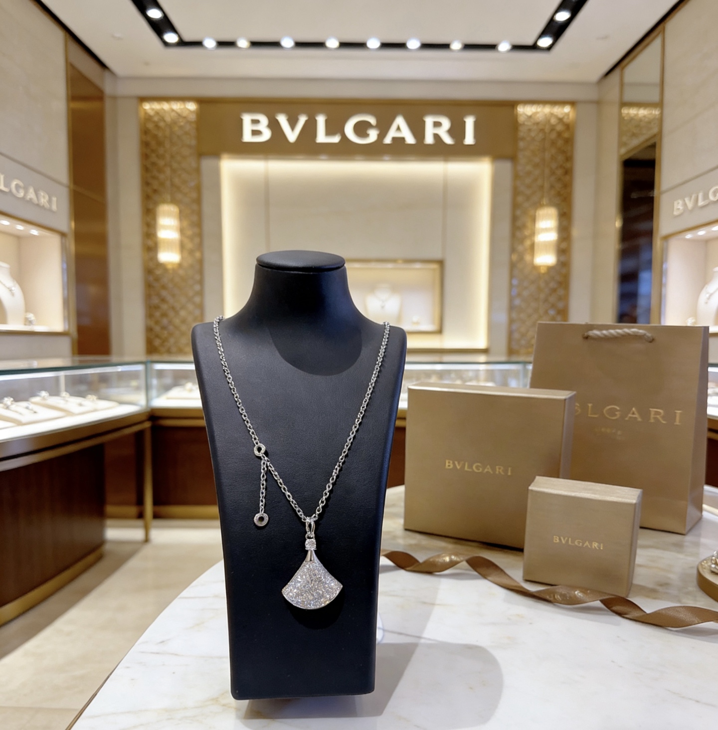 Bvlgari 宝格丽项链V金材质 BVLGARI宝格丽 DIVAS‘ DREAM 系列 品相完美