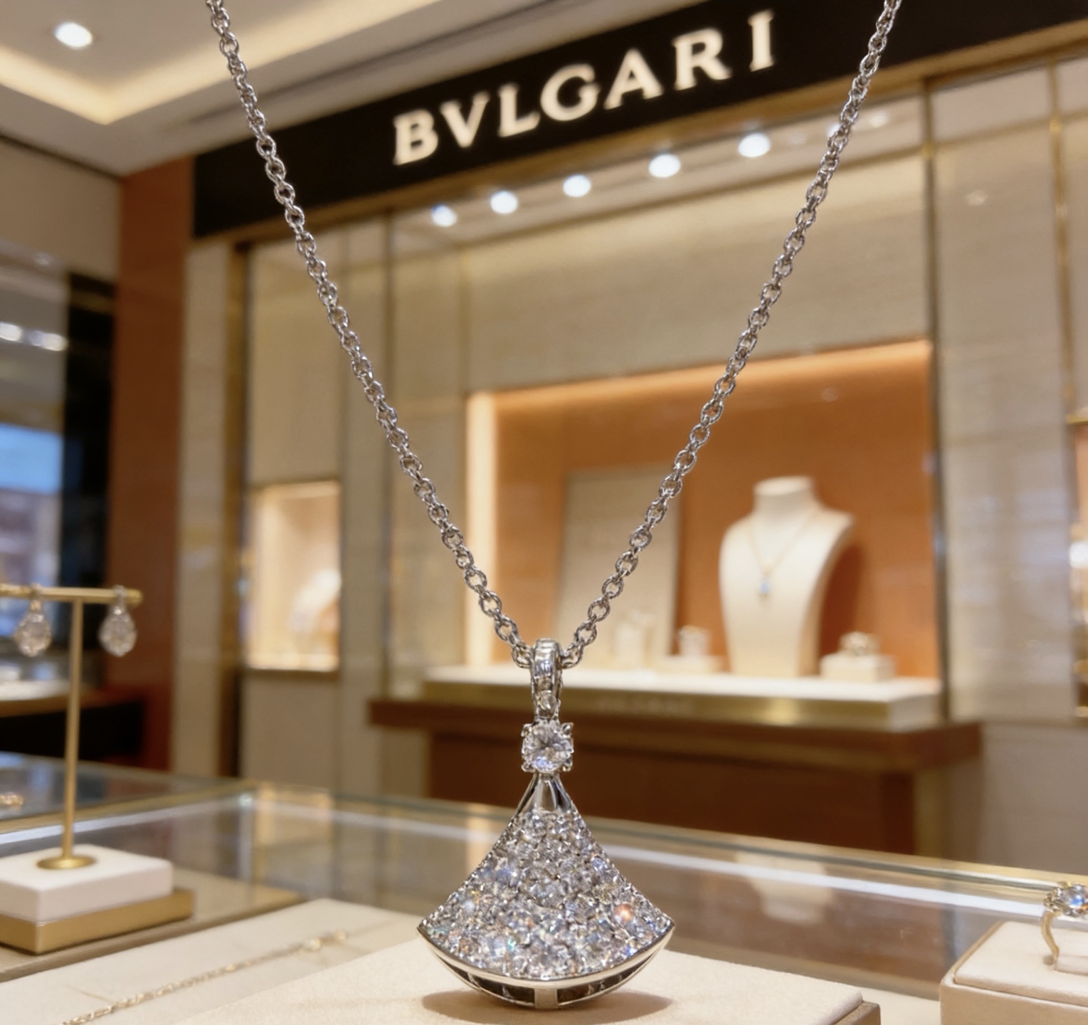 Bvlgari 宝格丽项链V金材质 BVLGARI宝格丽 DIVAS‘ DREAM 系列 品相完美