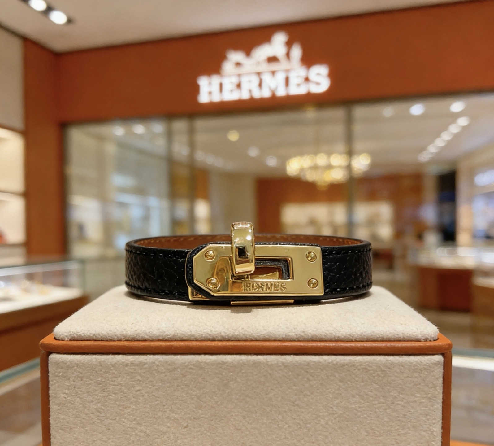Hermès 新品发售 爱马仕手绳手环最新款纯手工头层牛皮材质档次更高 H系列 款系列手链手绳