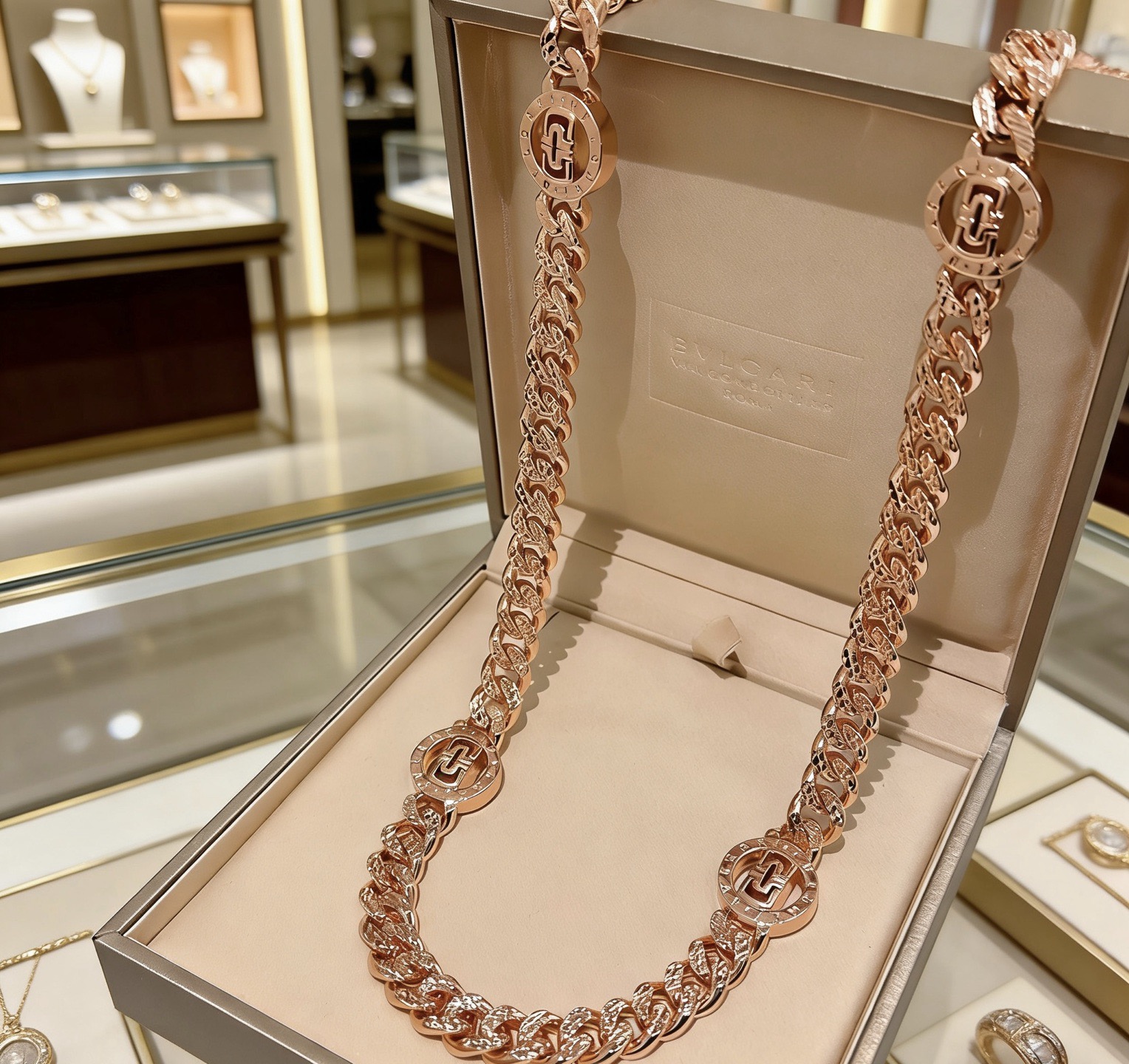 Bvlgari 宝格丽项链V金材质 BVLGARI宝格丽 DIVAS‘ DREAM 系列 品相完美
