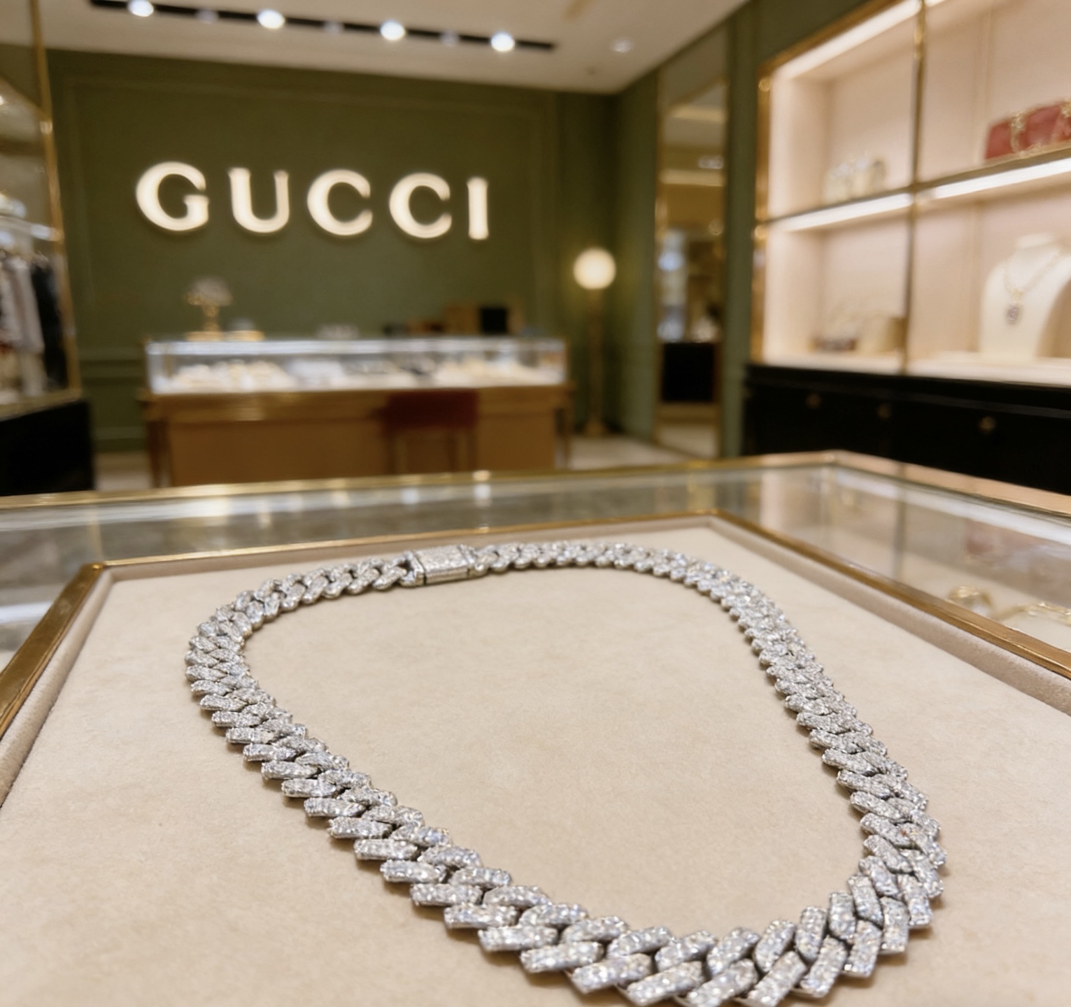 Gucci 奢华款𝐆𝐮𝐜𝐜𝐢古驰项链最新款满钻链条档次更高