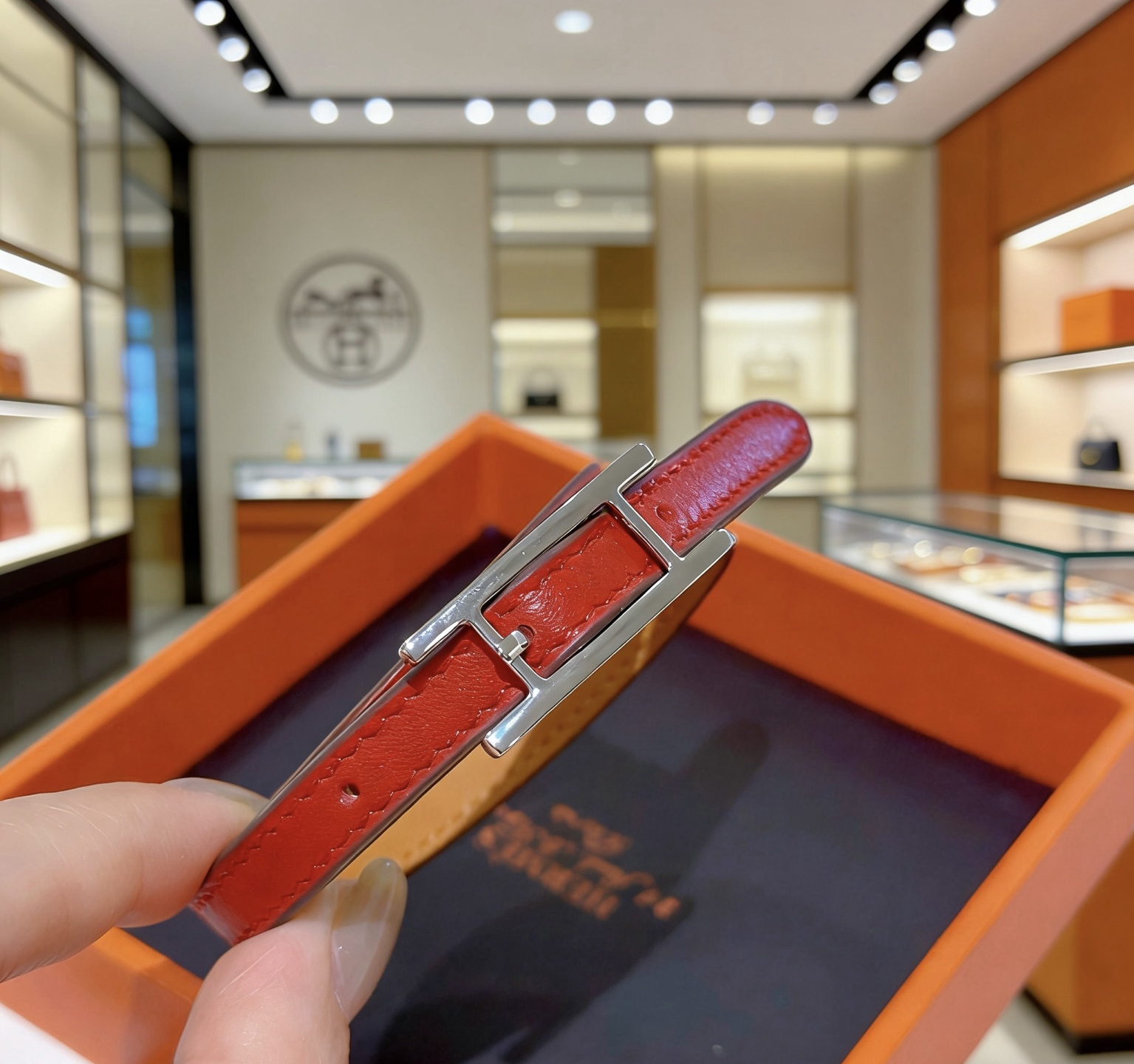 Hermès 新品发售 爱马仕手绳皮绳手链最新款纯手工牛皮材质钢印logo档次更高 Anger Forest系列爱马仕手链 款系列18k金手链手绳