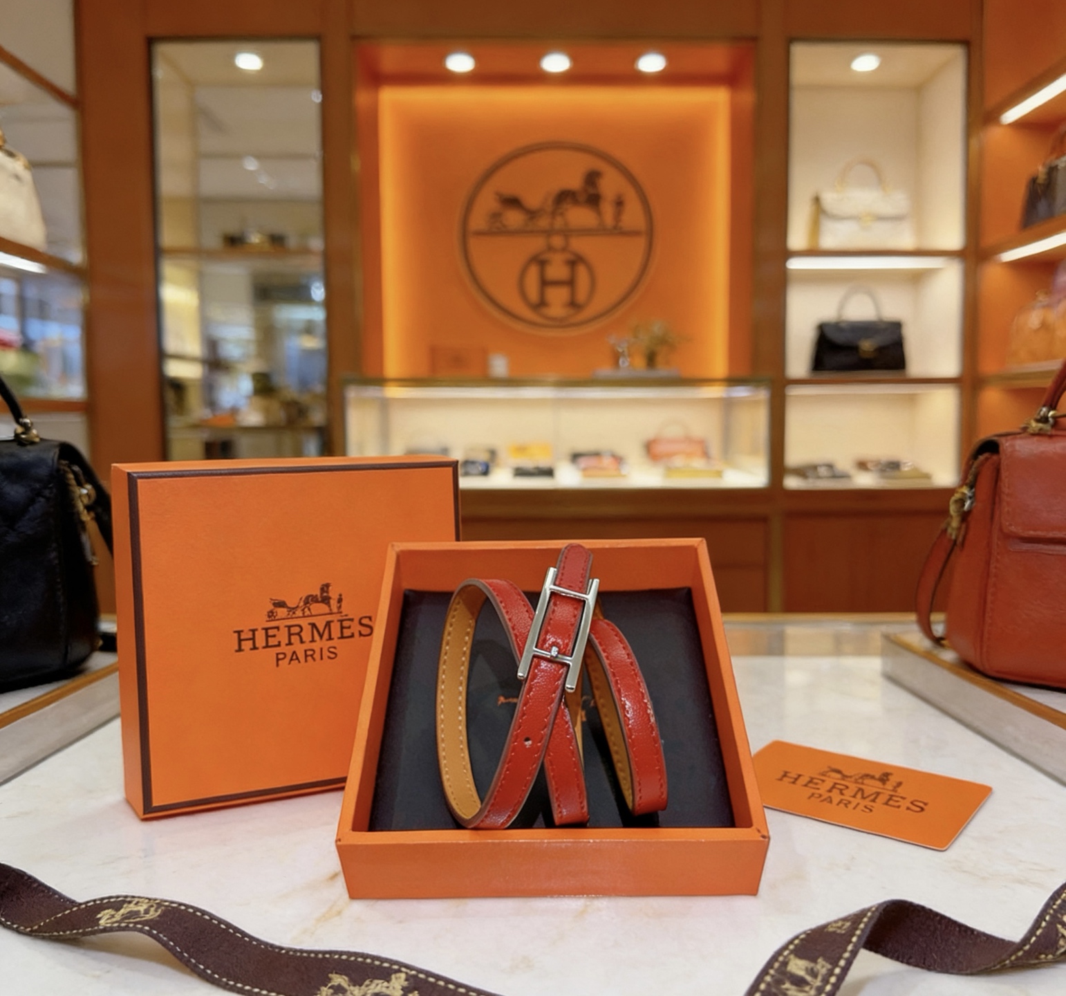 Hermès 新品发售 爱马仕手绳皮绳手链最新款纯手工牛皮材质钢印logo档次更高 Anger Forest系列爱马仕手链 款系列18k金手链手绳
