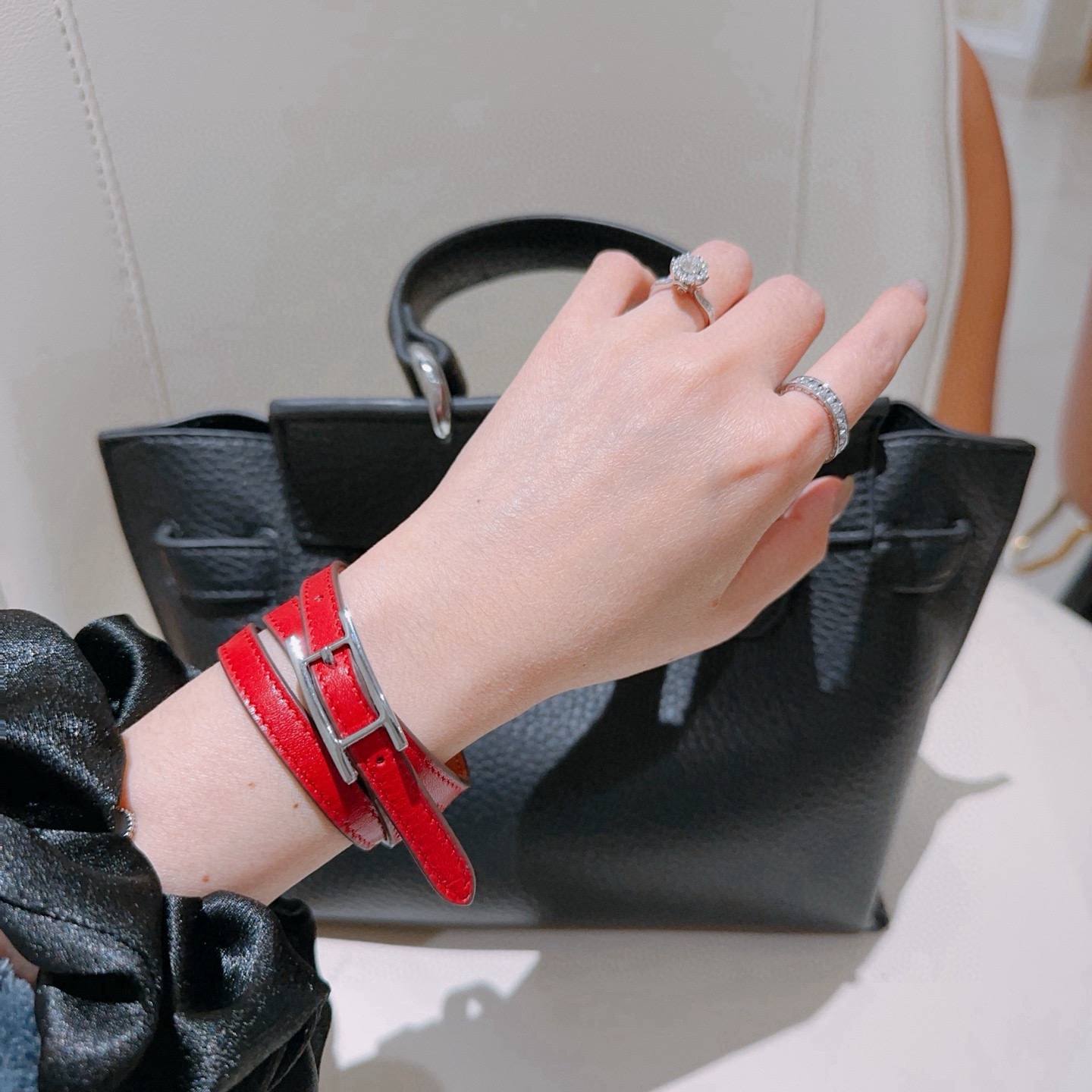 Hermès 新品发售 爱马仕手绳皮绳手链最新款纯手工牛皮材质钢印logo档次更高 Anger Forest系列爱马仕手链 款系列18k金手链手绳