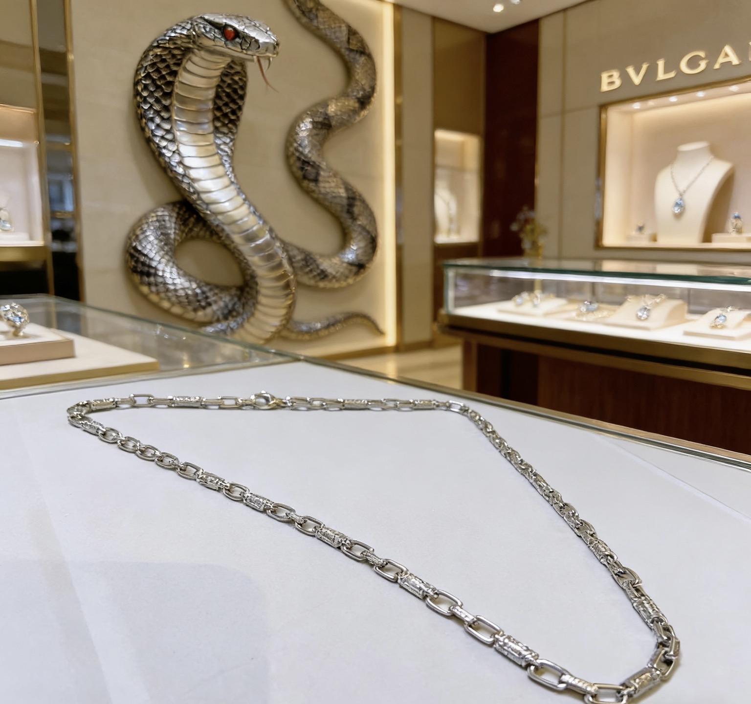 Bvlgari 宝格丽项链V金材质 BVLGARI宝格丽 DIVAS‘ DREAM 系列 品相完美