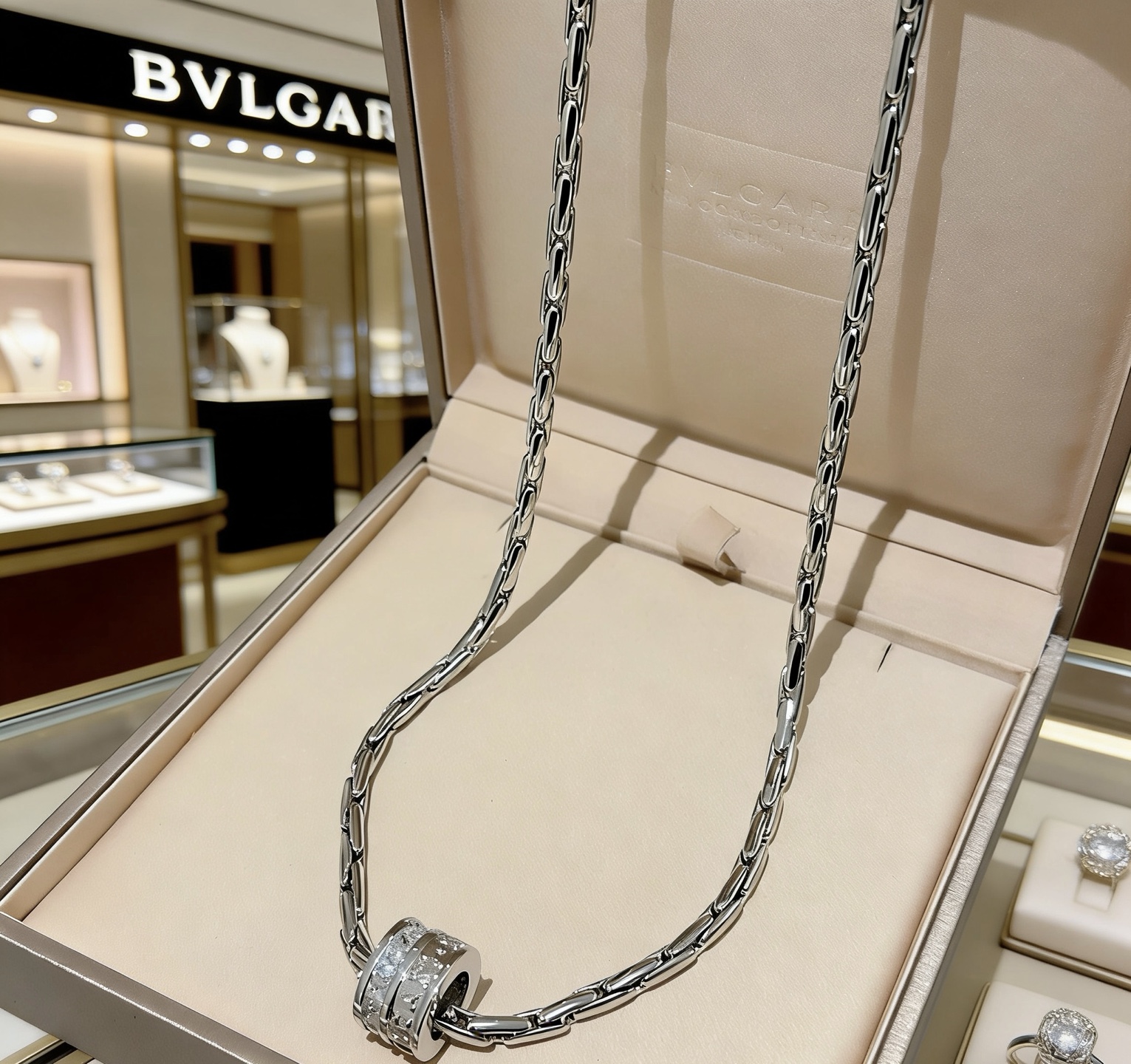 Bvlgari 宝格丽项链V金材质 BVLGARI宝格丽 DIVAS‘ DREAM 系列 品相完美