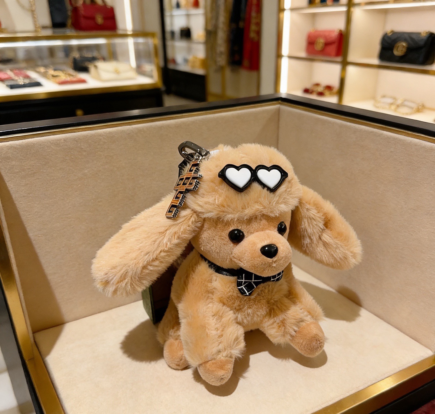 Gucci 2026款古驰 来袭 新品发布 𝐆𝐮𝐜𝐜𝐢古驰钥匙扣古驰包包扣 最新款包包挂饰档次更高 Anger Forest系列双G 款联名设计理念钥匙扣系列