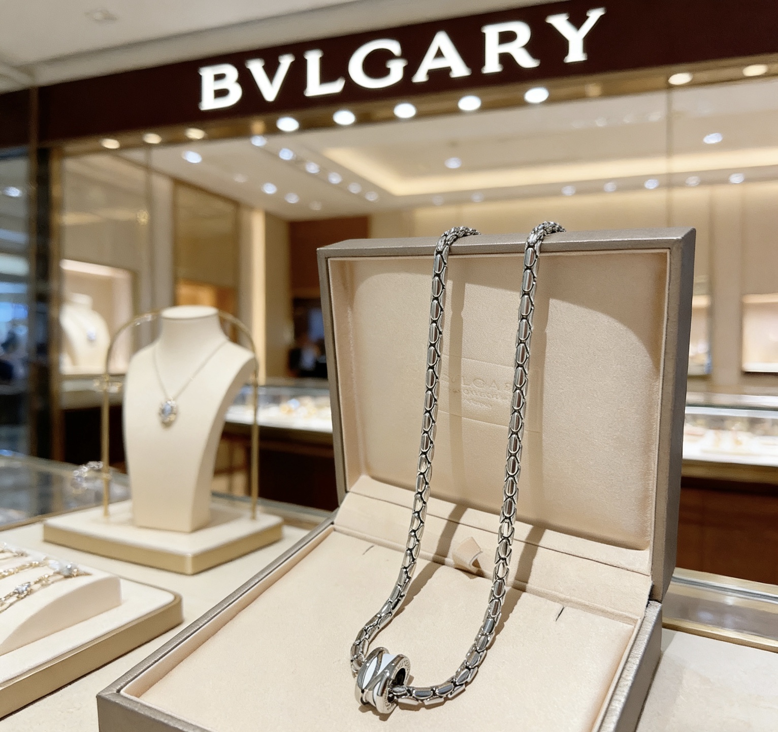 Bvlgari 宝格丽项链V金材质 BVLGARI宝格丽 DIVAS‘ DREAM 系列 品相完美