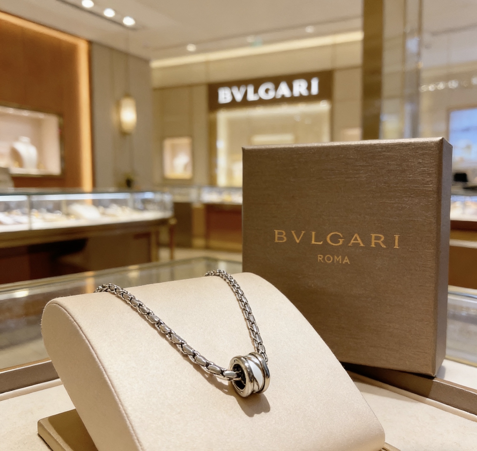 Bvlgari 宝格丽项链V金材质 BVLGARI宝格丽 DIVAS‘ DREAM 系列 品相完美