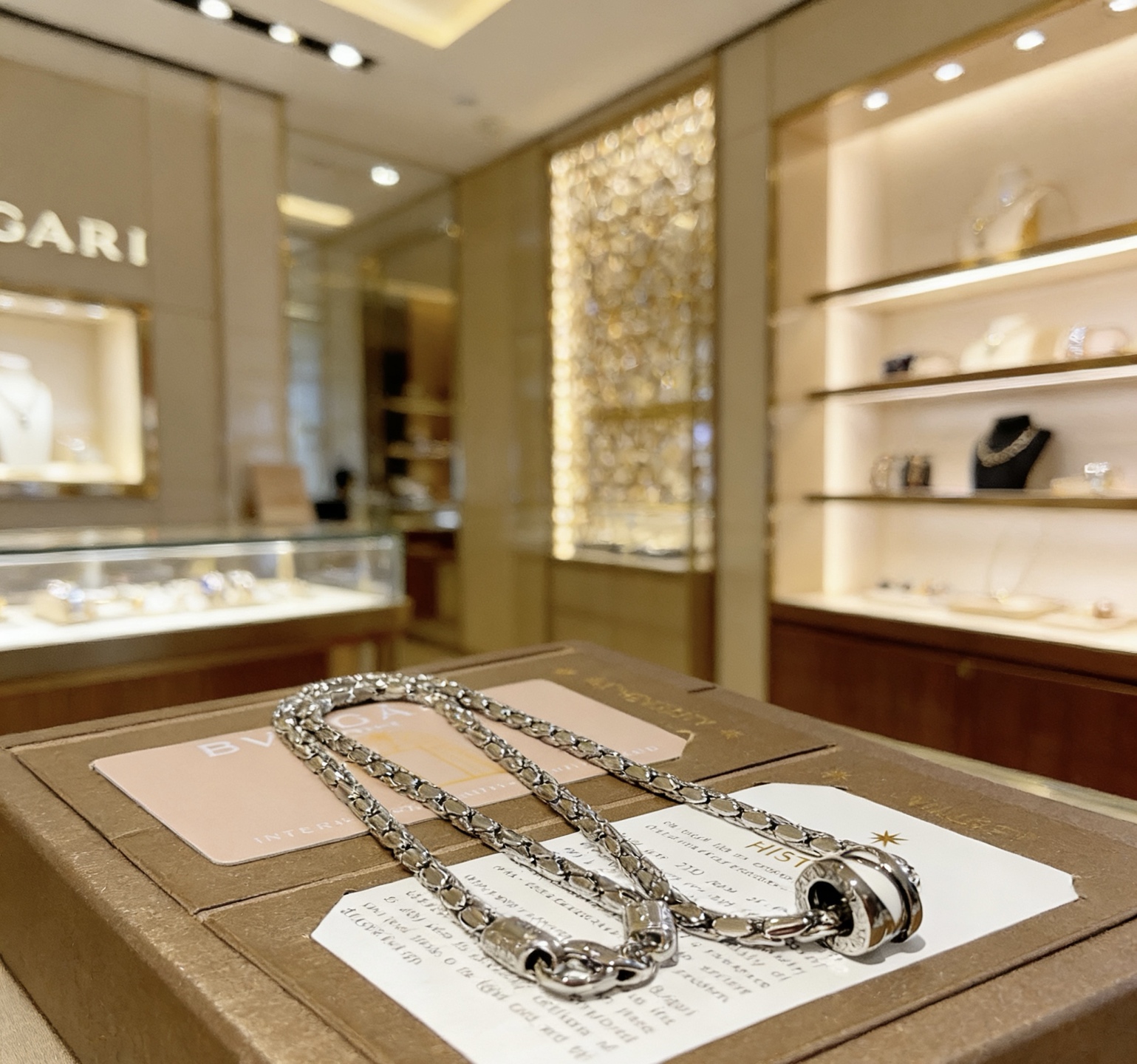 Bvlgari 宝格丽项链V金材质 BVLGARI宝格丽 DIVAS‘ DREAM 系列 品相完美