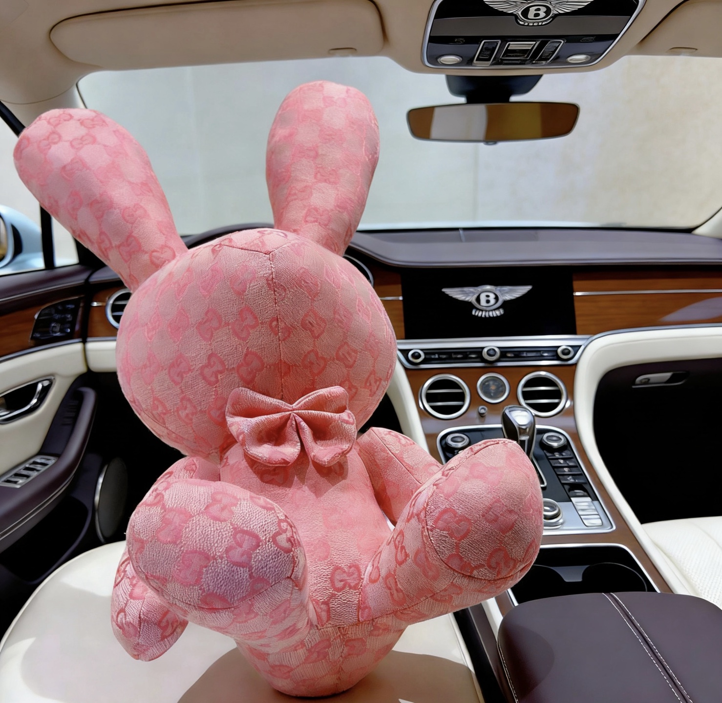 Gucci 来袭 古驰官网首发新品小兔兔玩偶独家高品质发售 出口法国订单新品发布 古驰的的一款小兔兔公仔