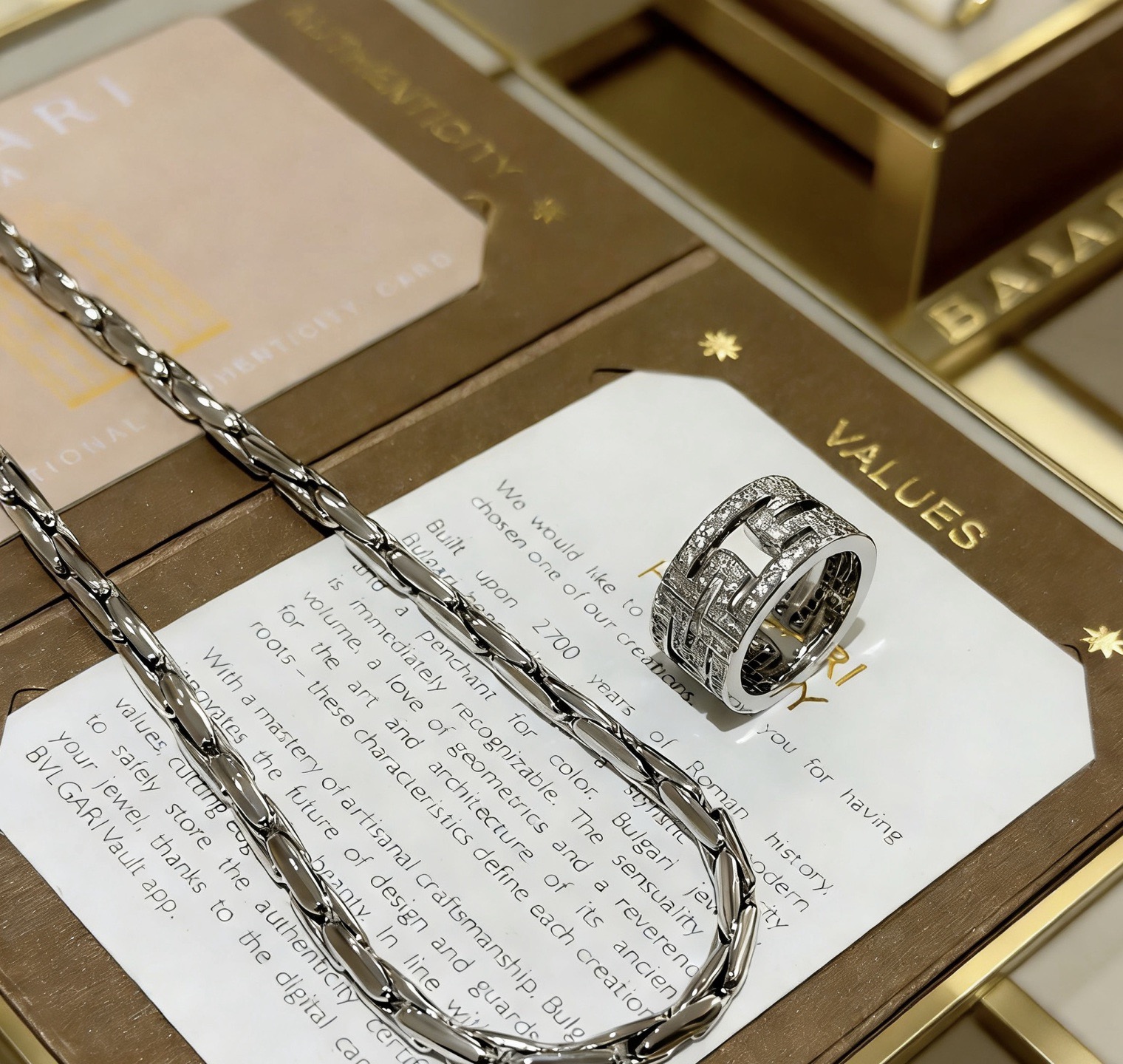 Bvlgari 宝格丽项链V金材质 BVLGARI宝格丽 DIVAS‘ DREAM 系列 品相完美