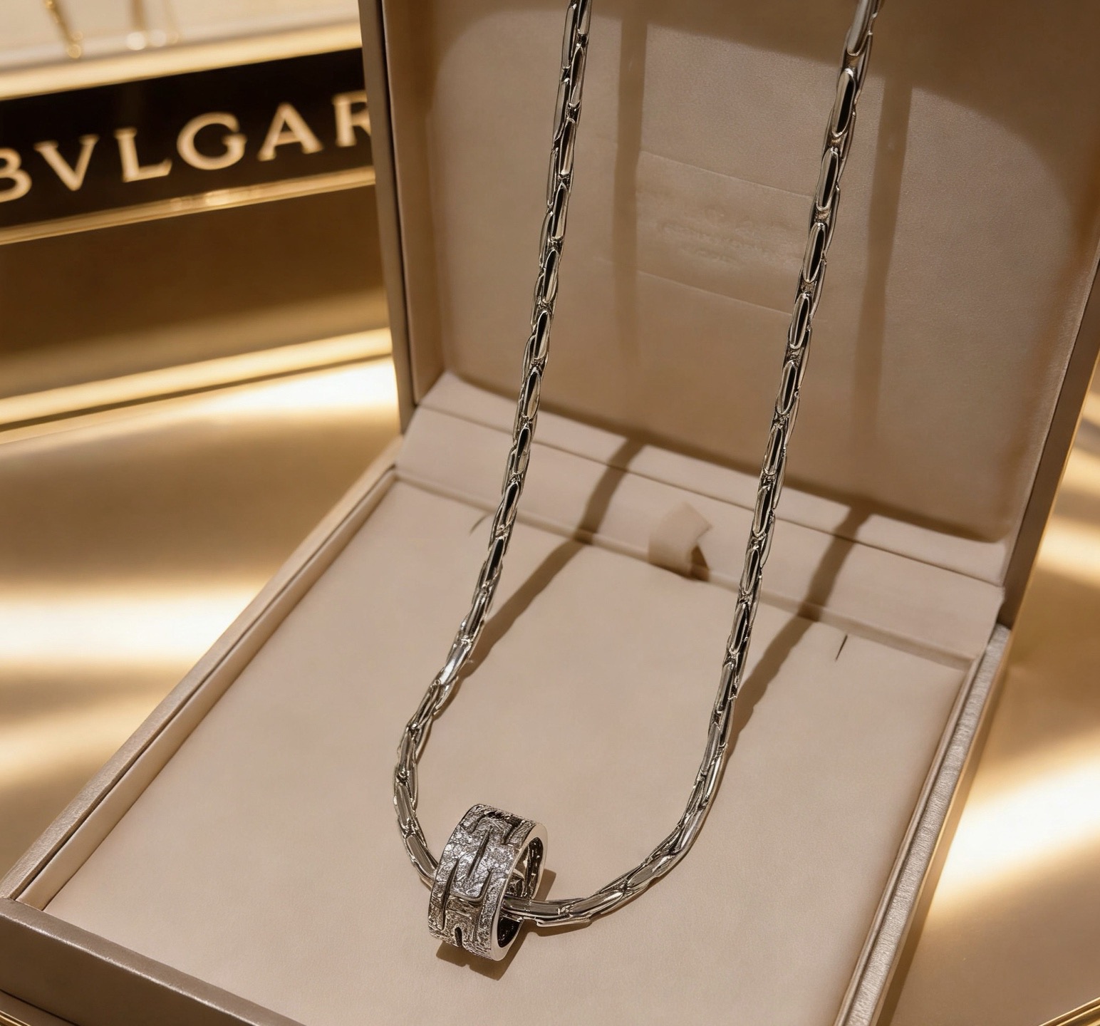 Bvlgari 宝格丽项链V金材质 BVLGARI宝格丽 DIVAS‘ DREAM 系列 品相完美