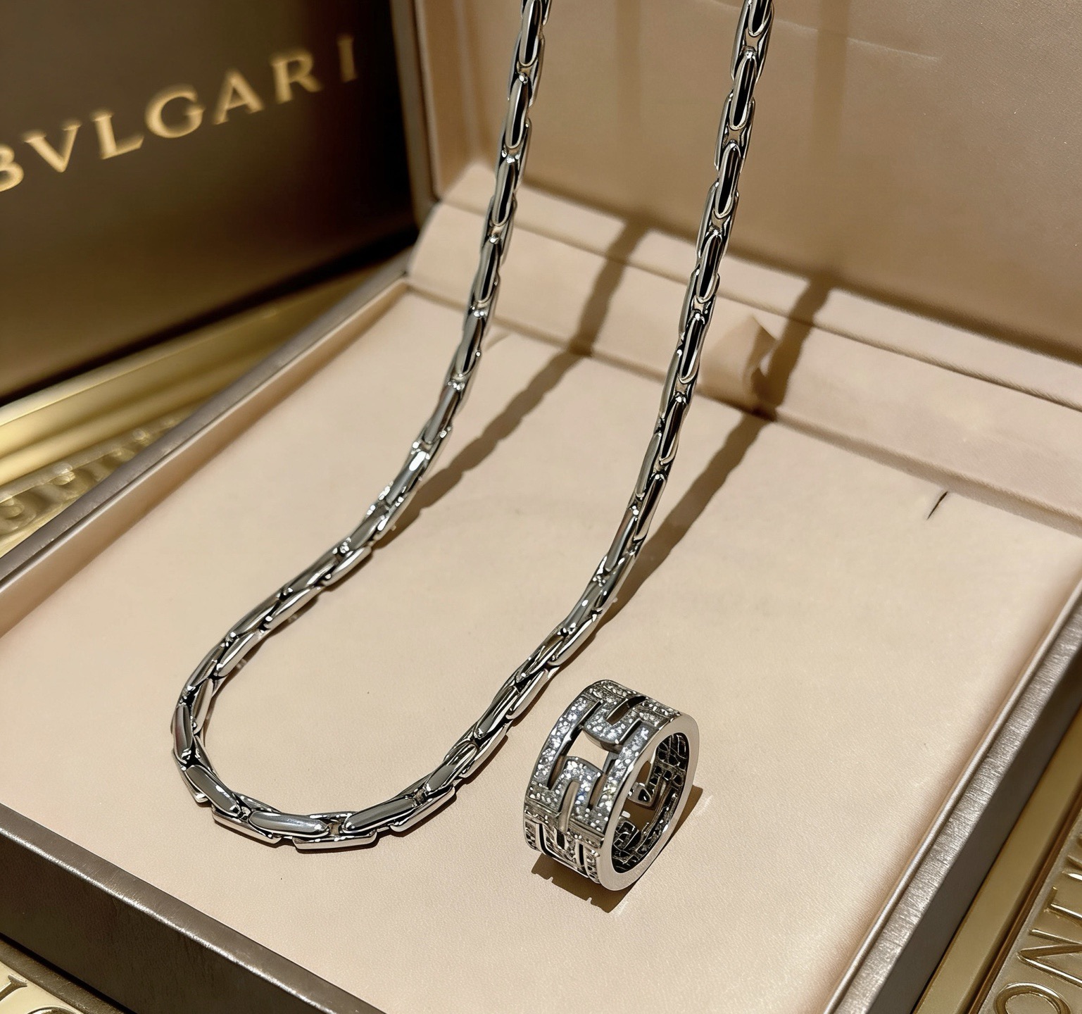 Bvlgari 宝格丽项链V金材质 BVLGARI宝格丽 DIVAS‘ DREAM 系列 品相完美