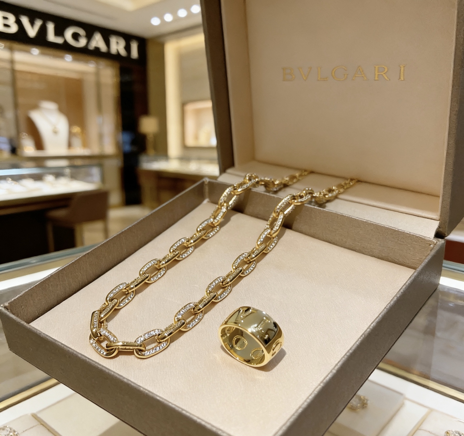 Bvlgari 整条镶嵌工艺宝格丽项链V金材质 BVLGARI宝格丽 DIVAS‘ DREAM 系列 品相完美