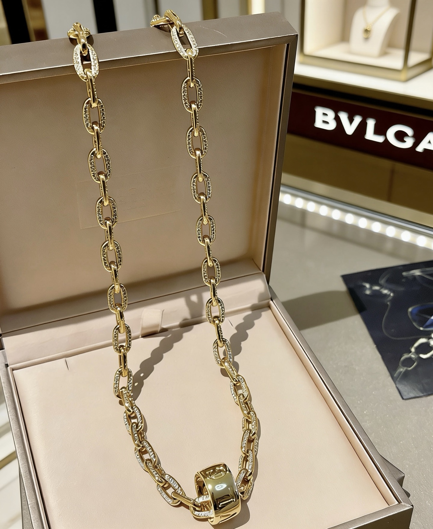 Bvlgari 整条镶嵌工艺宝格丽项链V金材质 BVLGARI宝格丽 DIVAS‘ DREAM 系列 品相完美