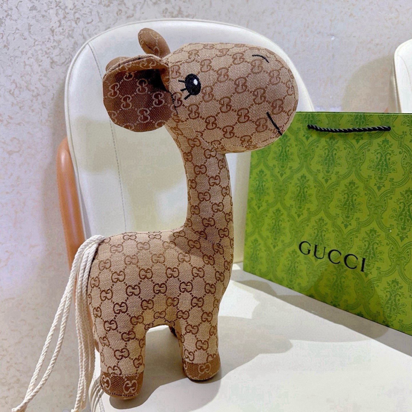 Gucci 来袭 古驰官网首发新品毛驴玩偶独家高品质发售 出口法国订单新品发布 古驰的的一款毛驴公仔