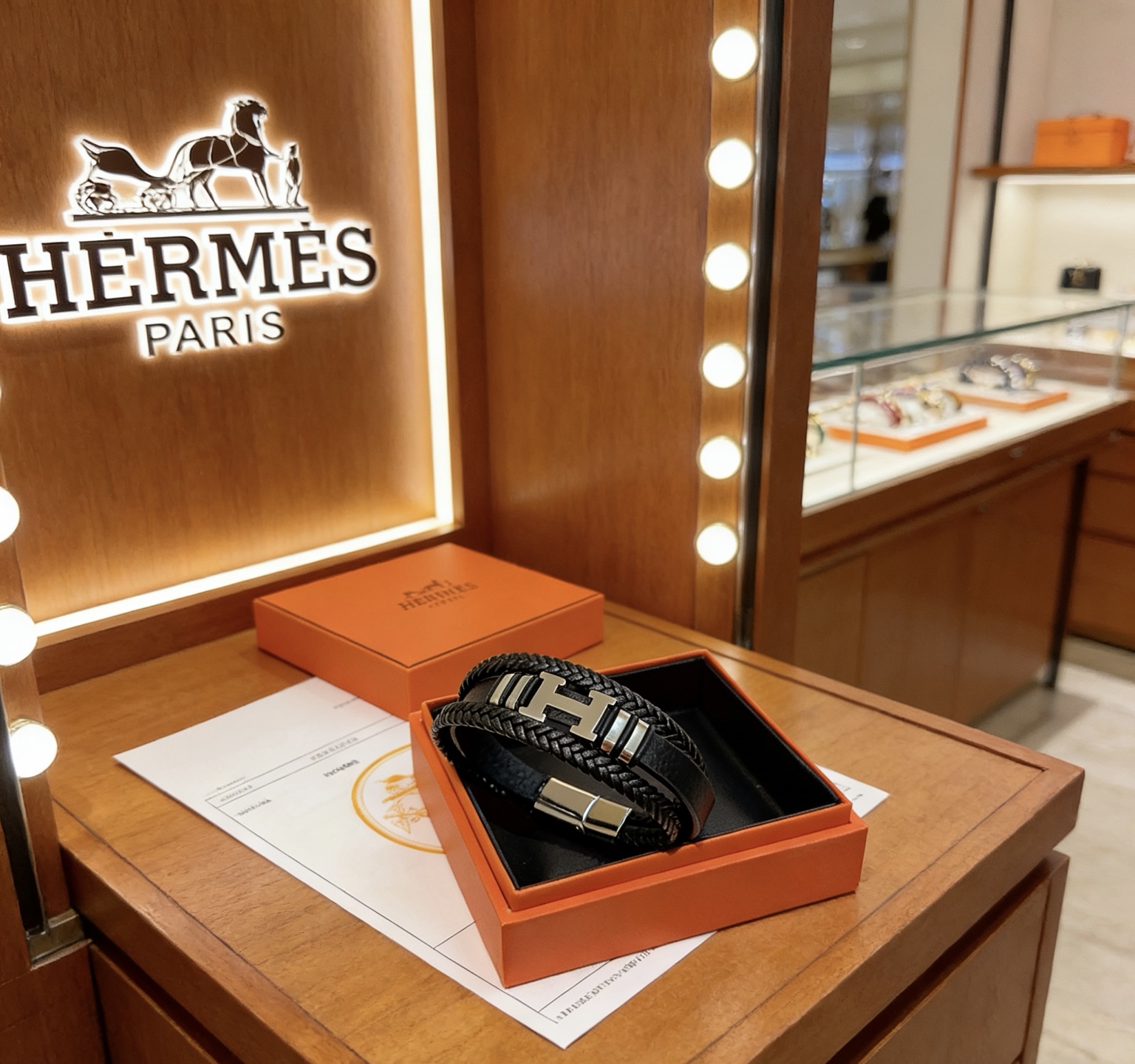 Hermès 新品发售 ‍⬛爱马仕皮绳手环最新款纯手工皮材质档次更高 Anger Forest系列爱马仕手链 款系列18k金手链手绳
