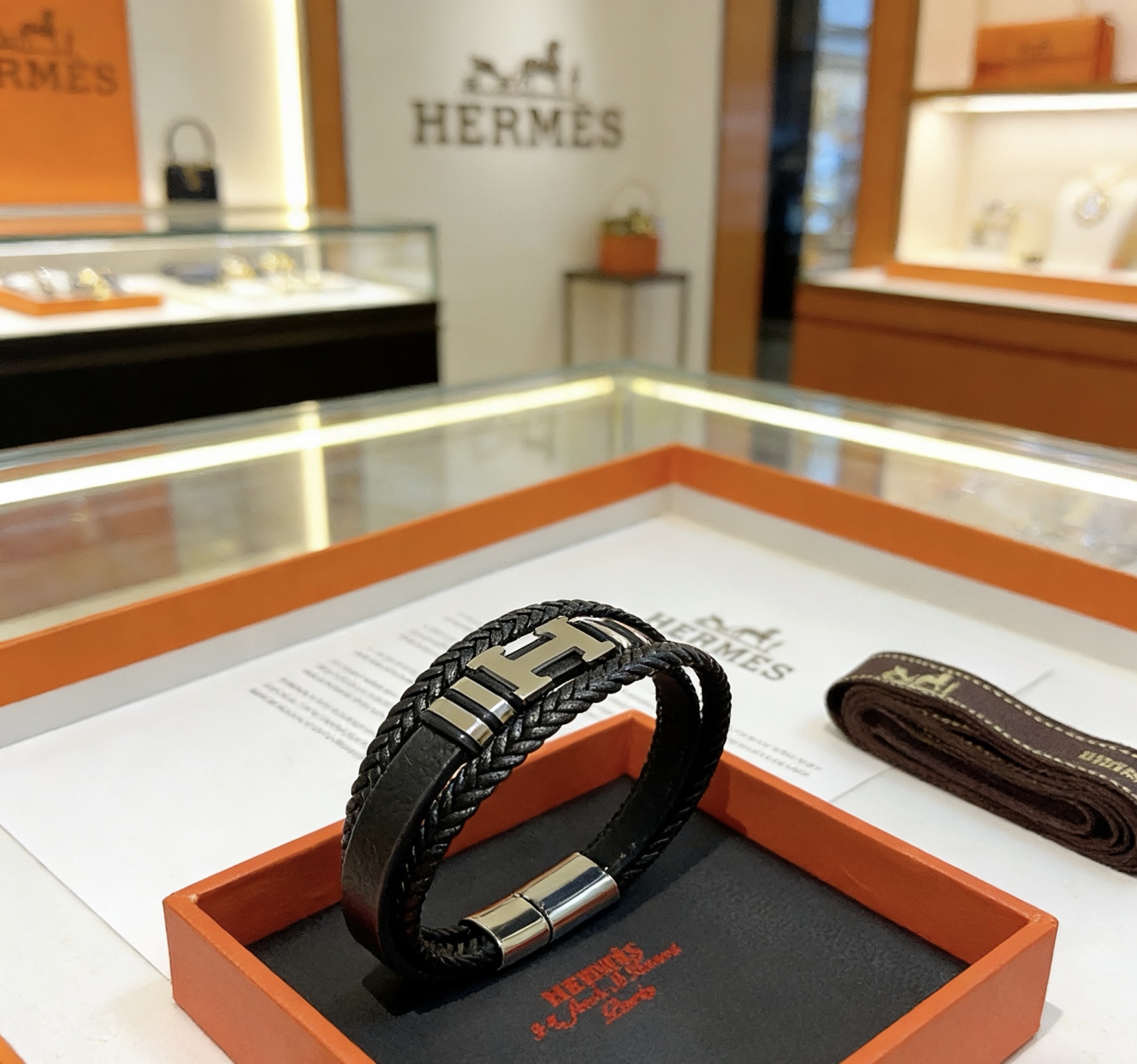 Hermès 新品发售 ‍⬛爱马仕皮绳手环最新款纯手工皮材质档次更高 Anger Forest系列爱马仕手链 款系列18k金手链手绳