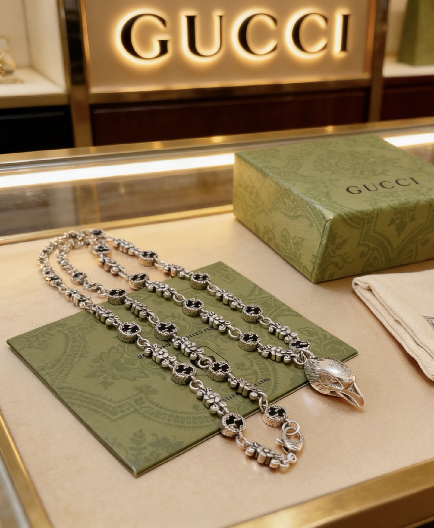 ¡Guapísimo! 🔥 Collar Gucci de la colección 2026, de mayor calidad, mismo que usan las celebridades, clásico, serie Ang…