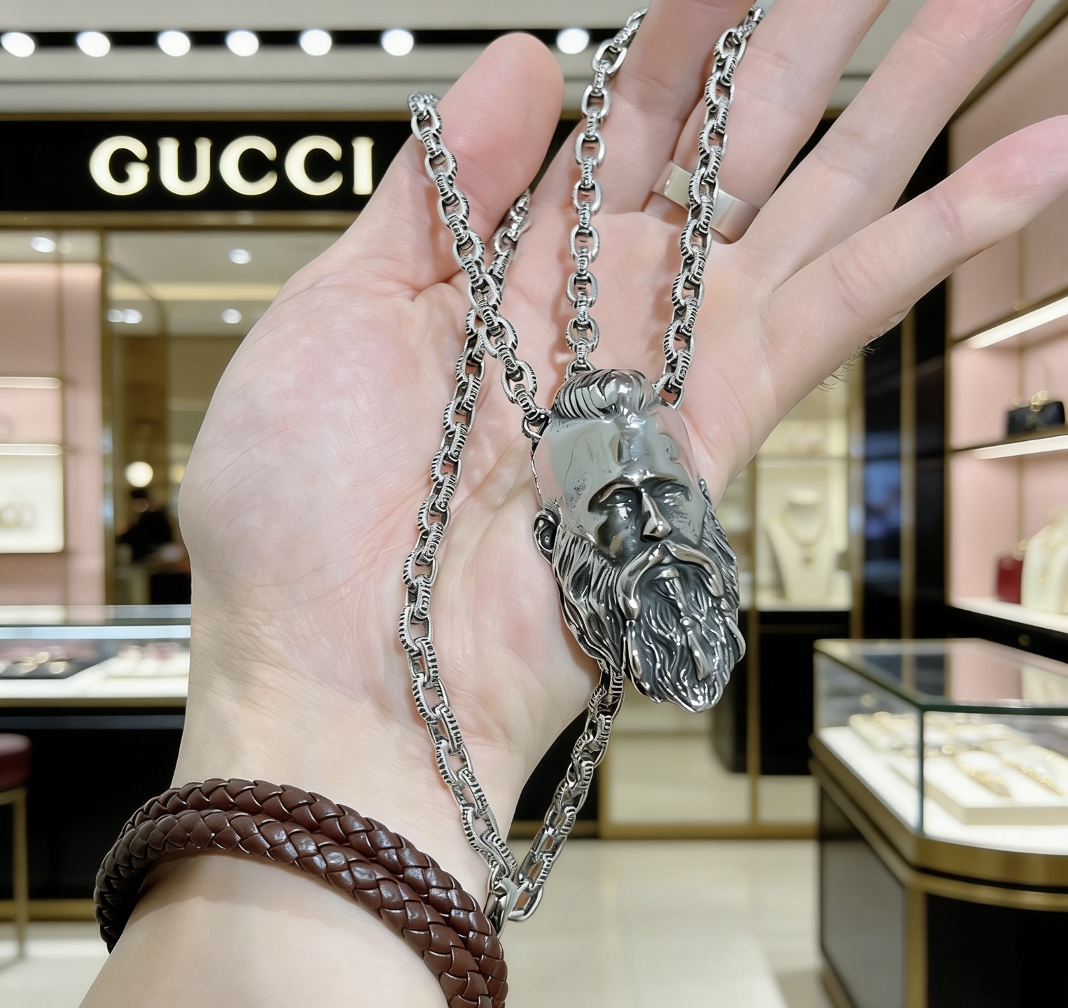 Collar Gucci de la última colección, de mayor calidad, mismo que usan las celebridades, serie Anger Forest, doble G clá…