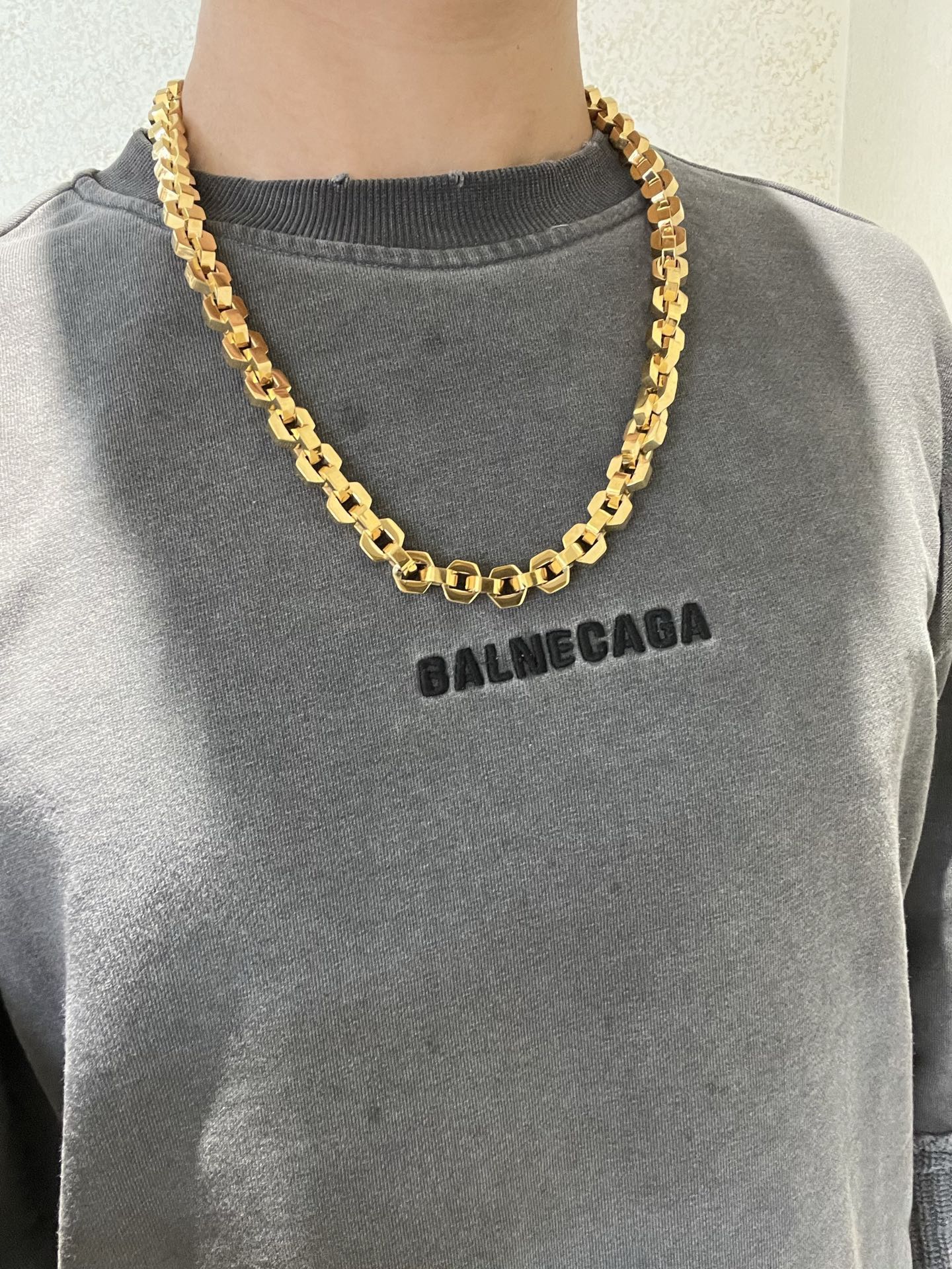 Balenciaga 新品 巴黎世家项链 Balenciaga 新款项链 一致 细节做工精细 每个细节流程到位 设计工艺精细 火 设计独特 风格 巴黎世家项链 任带不退色 咪金高端货