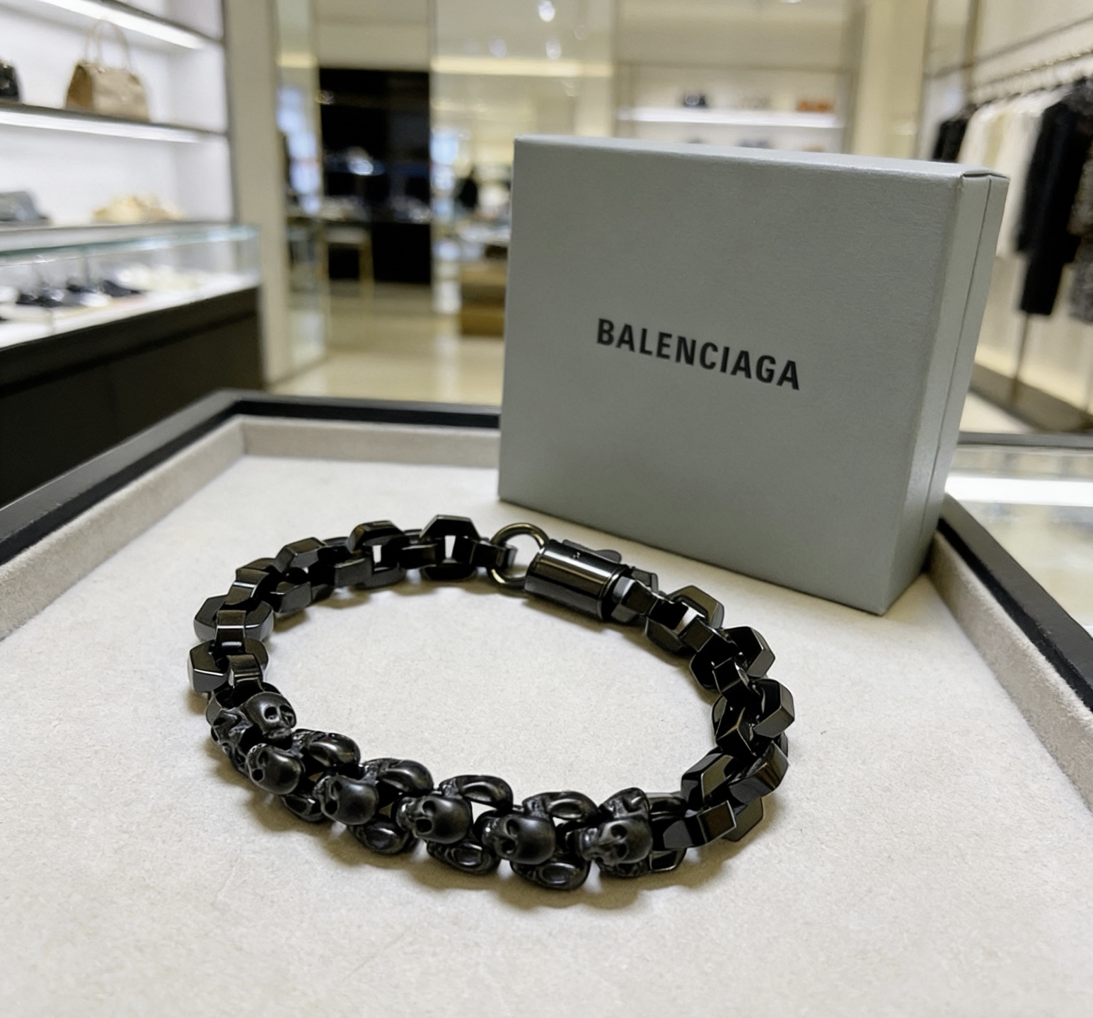 Balenciaga 新品 巴黎世家手链Balenciaga手链 一致巴黎世家手链 男士火 设计独特 前卫 男士