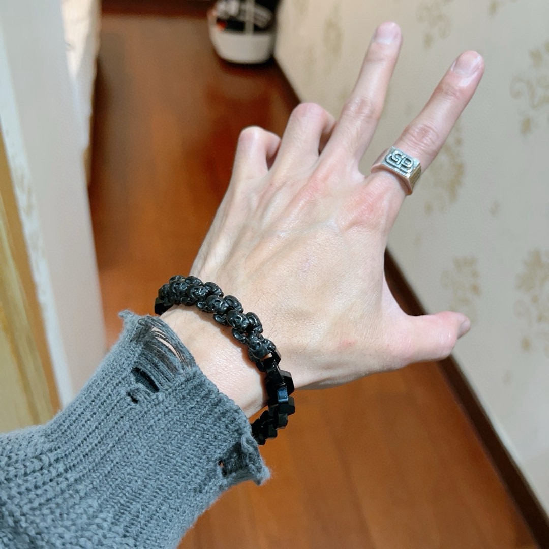 Balenciaga 新品 巴黎世家手链Balenciaga手链 一致巴黎世家手链 男士火 设计独特 前卫 男士