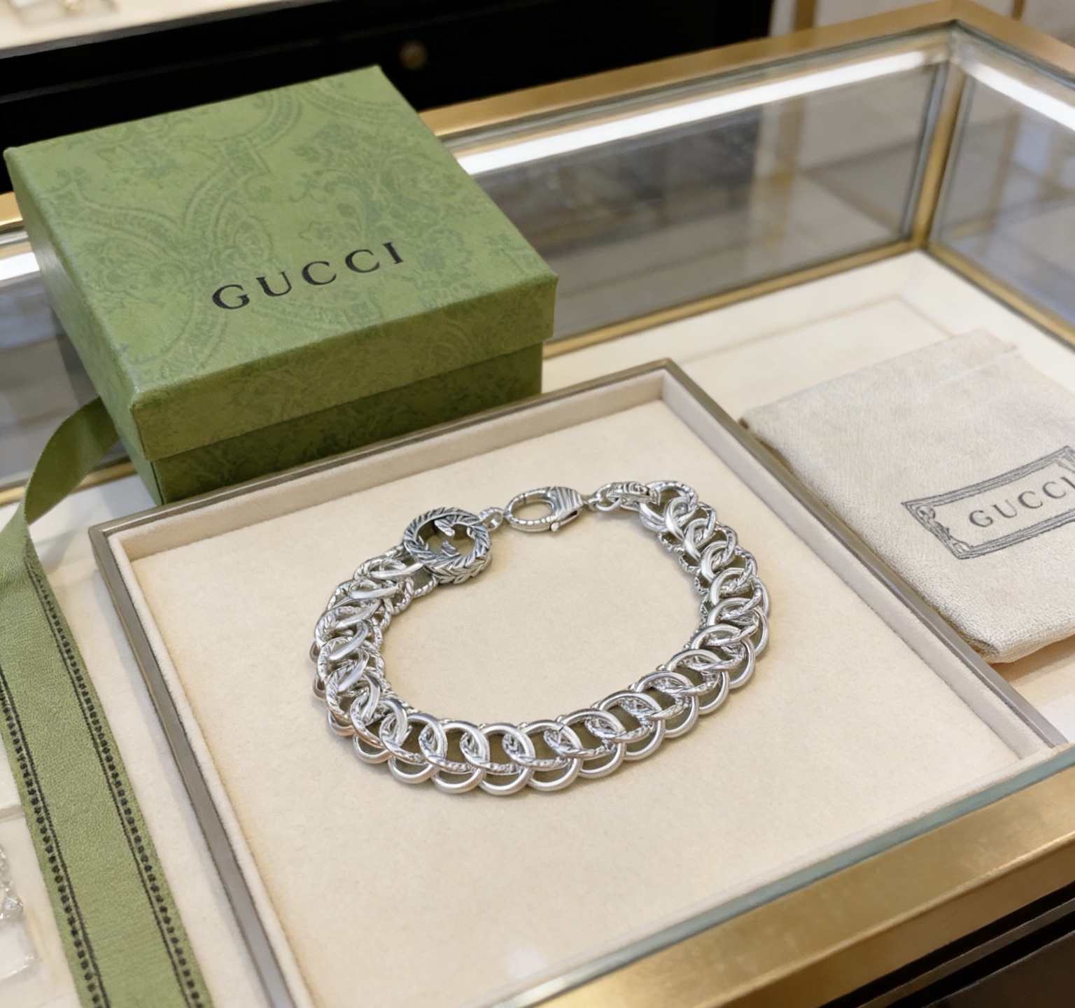 Lo más nuevo de 2026🌼 Pulsera Gucci, el clásico más nuevo, exquisita en diseño y textura, con un estilo absolutamente …