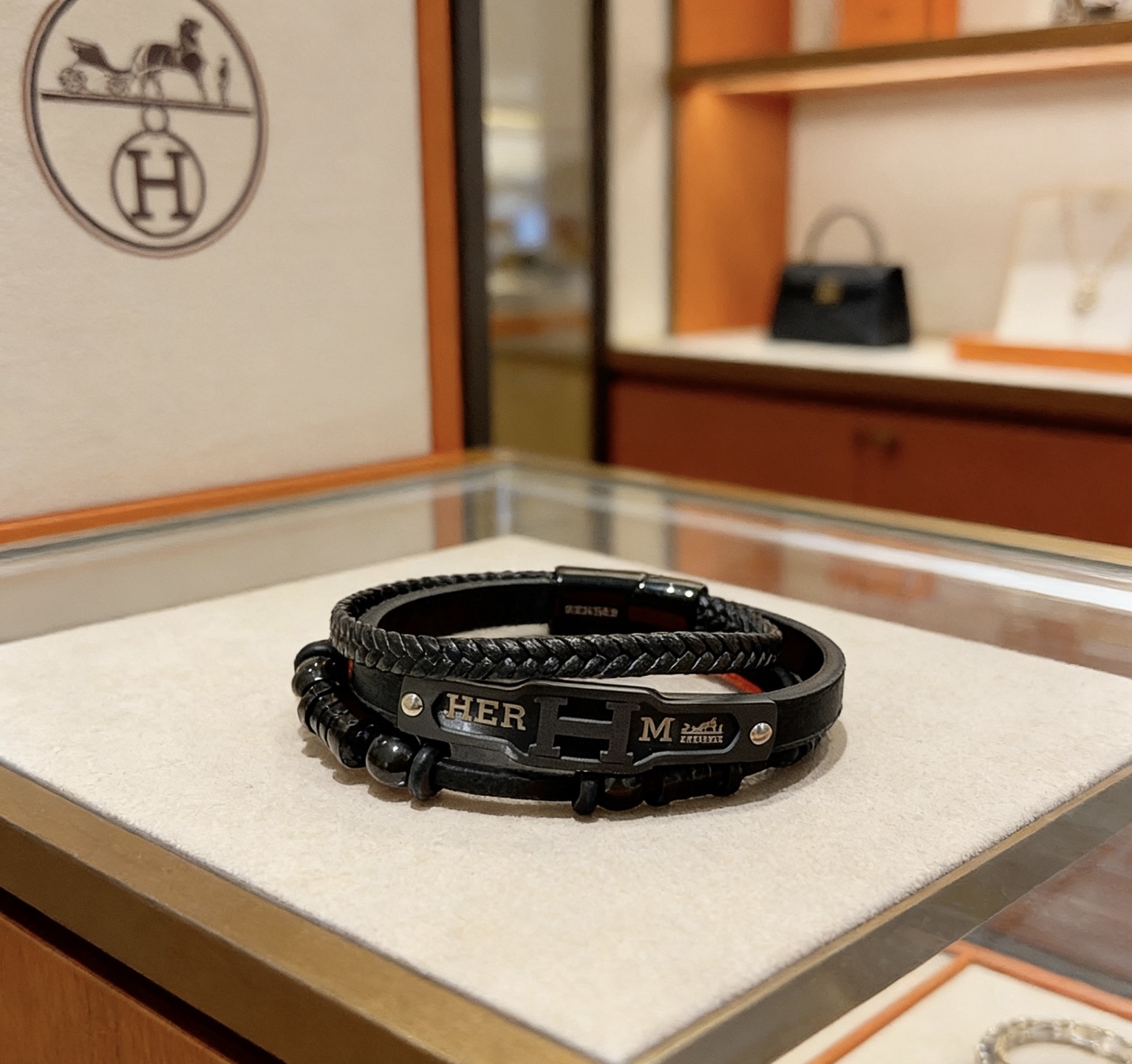 Hermès 新品发售 ‍⬛爱马仕皮绳手环最新款纯手工皮材质档次更高 Anger Forest系列爱马仕手链 款系列18k金手链手绳