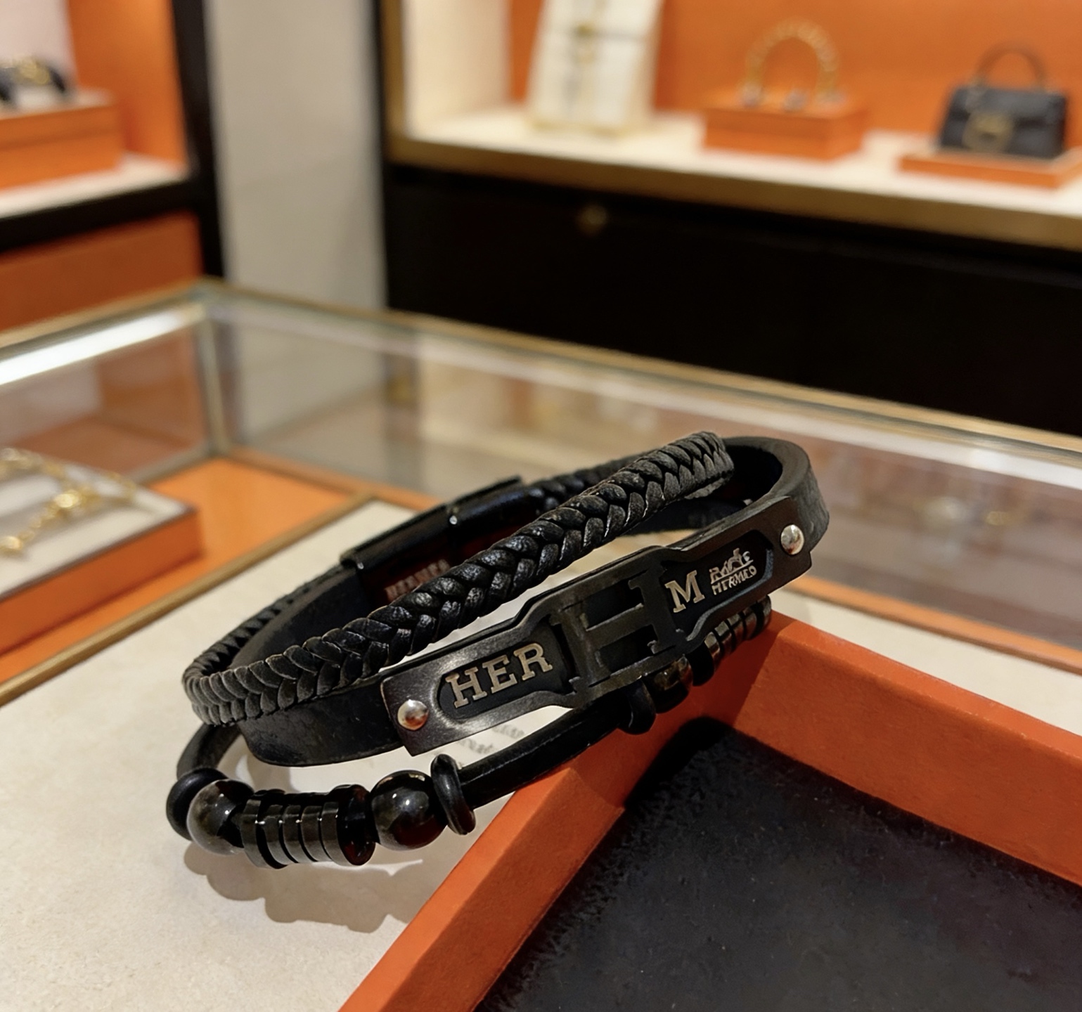 Hermès 新品发售 ‍⬛爱马仕皮绳手环最新款纯手工皮材质档次更高 Anger Forest系列爱马仕手链 款系列18k金手链手绳
