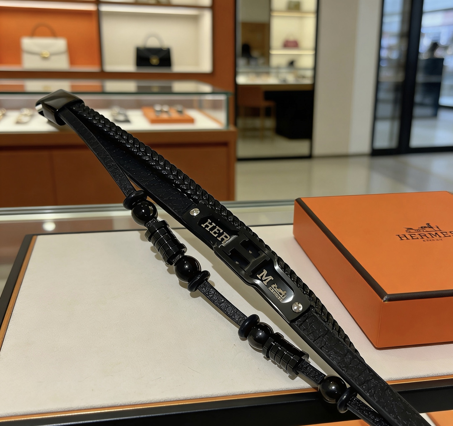 Hermès 新品发售 ‍⬛爱马仕皮绳手环最新款纯手工皮材质档次更高 Anger Forest系列爱马仕手链 款系列18k金手链手绳
