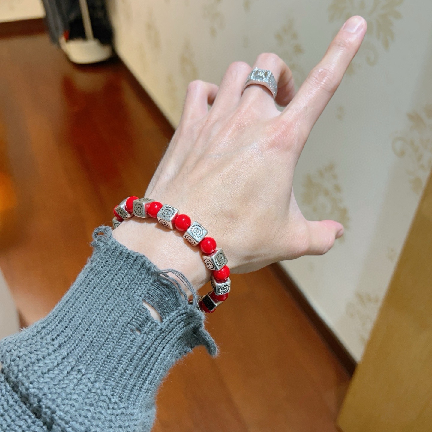 Gucci 新品发布 𝐆𝐮𝐜𝐜𝐢古驰手链 奢华古驰手串 红珊瑚手链水晶 最新款全件串珠手链档次更高 Anger Forest系列双g 古驰手链
