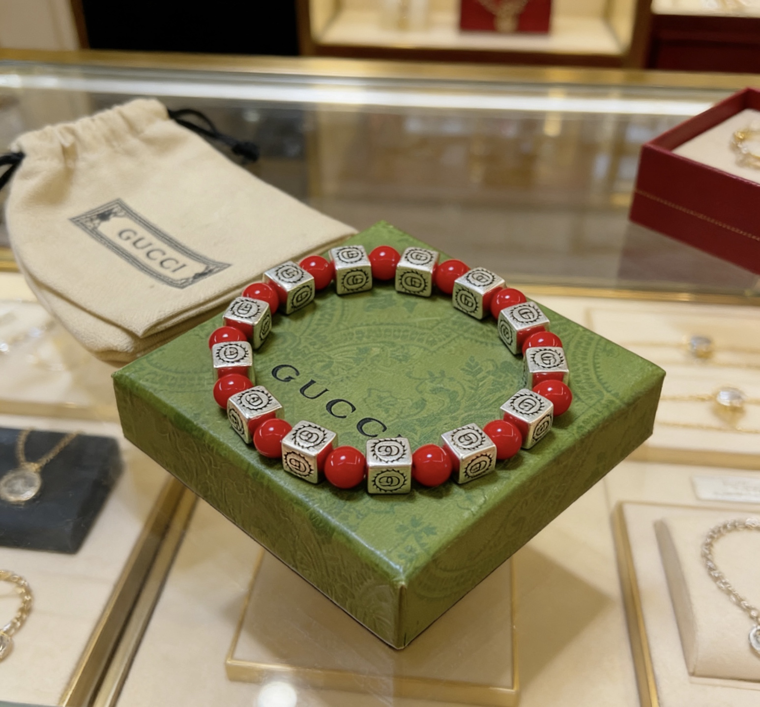 Gucci 新品发布 𝐆𝐮𝐜𝐜𝐢古驰手链 奢华古驰手串 红珊瑚手链水晶 最新款全件串珠手链档次更高 Anger Forest系列双g 古驰手链