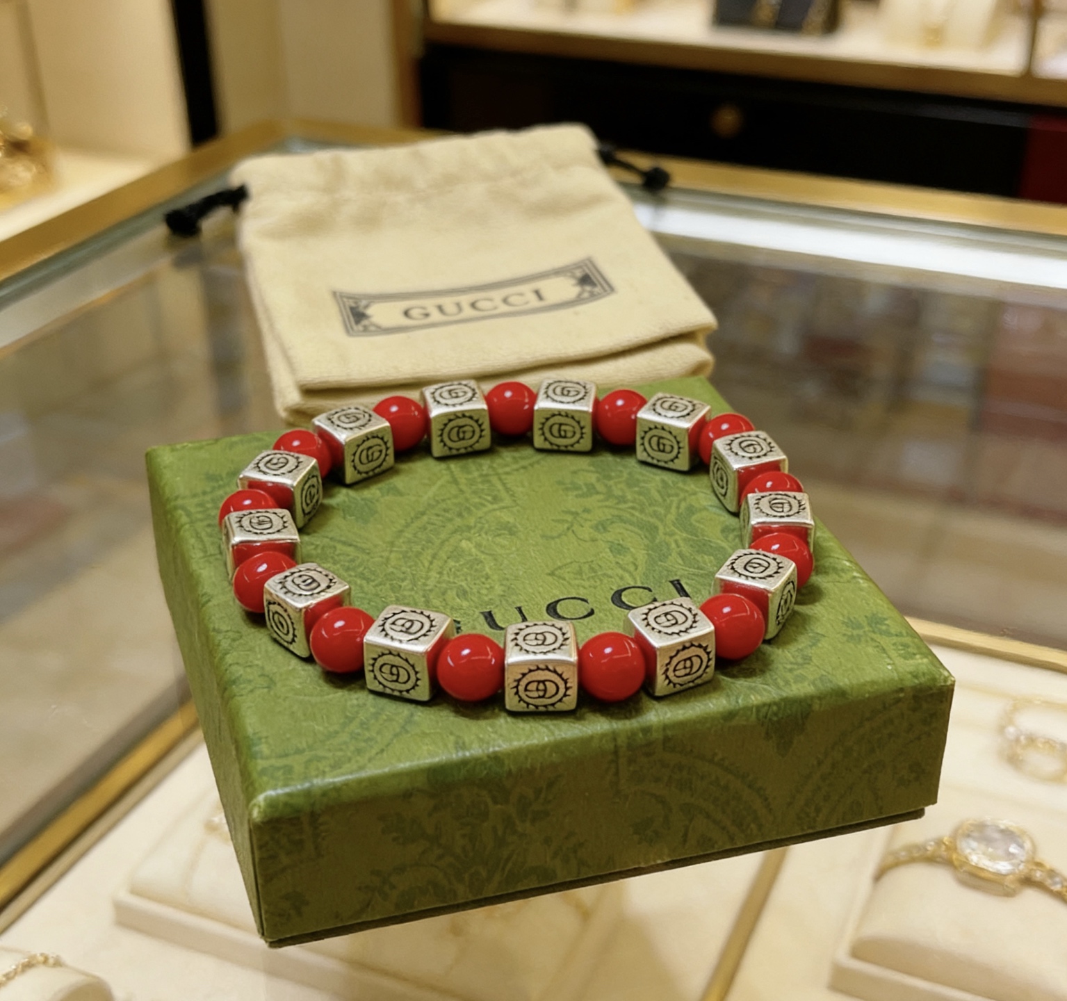 Gucci 新品发布 𝐆𝐮𝐜𝐜𝐢古驰手链 奢华古驰手串 红珊瑚手链水晶 最新款全件串珠手链档次更高 Anger Forest系列双g 古驰手链
