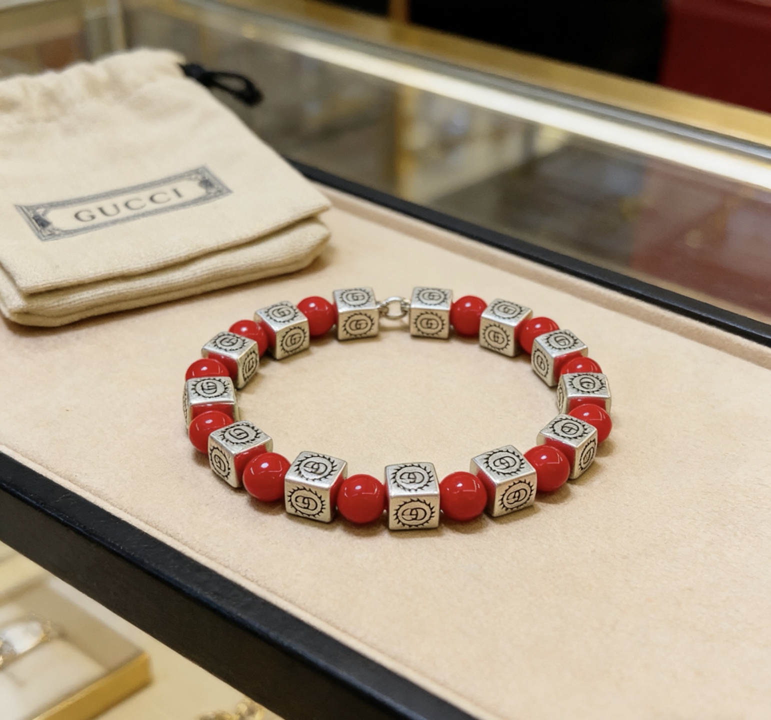 Gucci 新品发布 𝐆𝐮𝐜𝐜𝐢古驰手链 奢华古驰手串 红珊瑚手链水晶 最新款全件串珠手链档次更高 Anger Forest系列双g 古驰手链