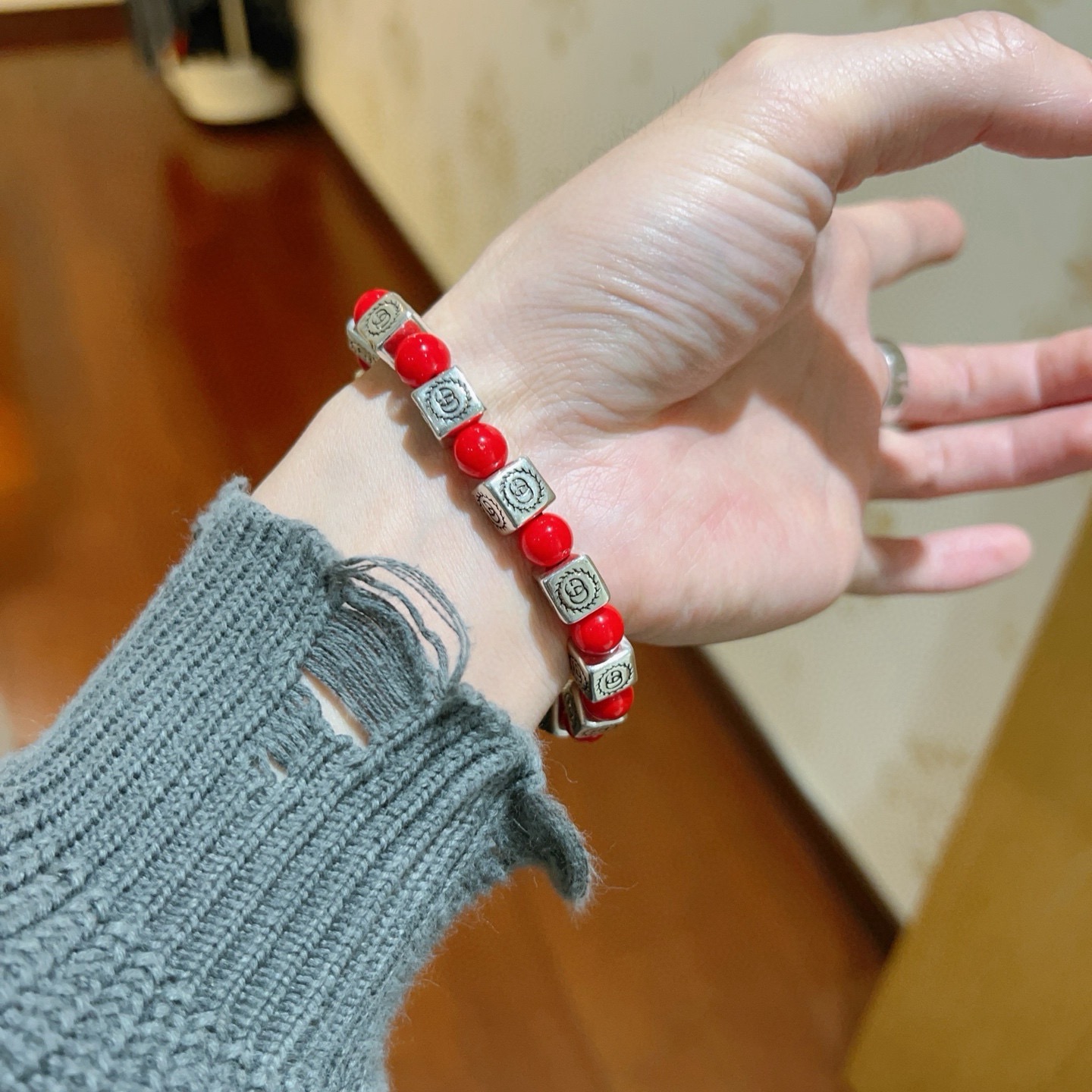 Gucci 新品发布 𝐆𝐮𝐜𝐜𝐢古驰手链 奢华古驰手串 红珊瑚手链水晶 最新款全件串珠手链档次更高 Anger Forest系列双g 古驰手链