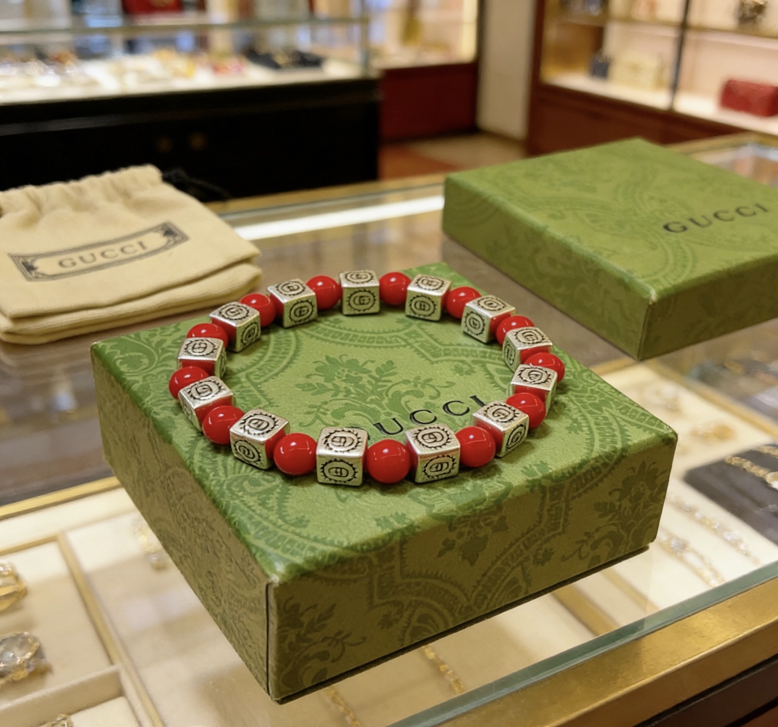 Gucci 新品发布 𝐆𝐮𝐜𝐜𝐢古驰手链 奢华古驰手串 红珊瑚手链水晶 最新款全件串珠手链档次更高 Anger Forest系列双g 古驰手链